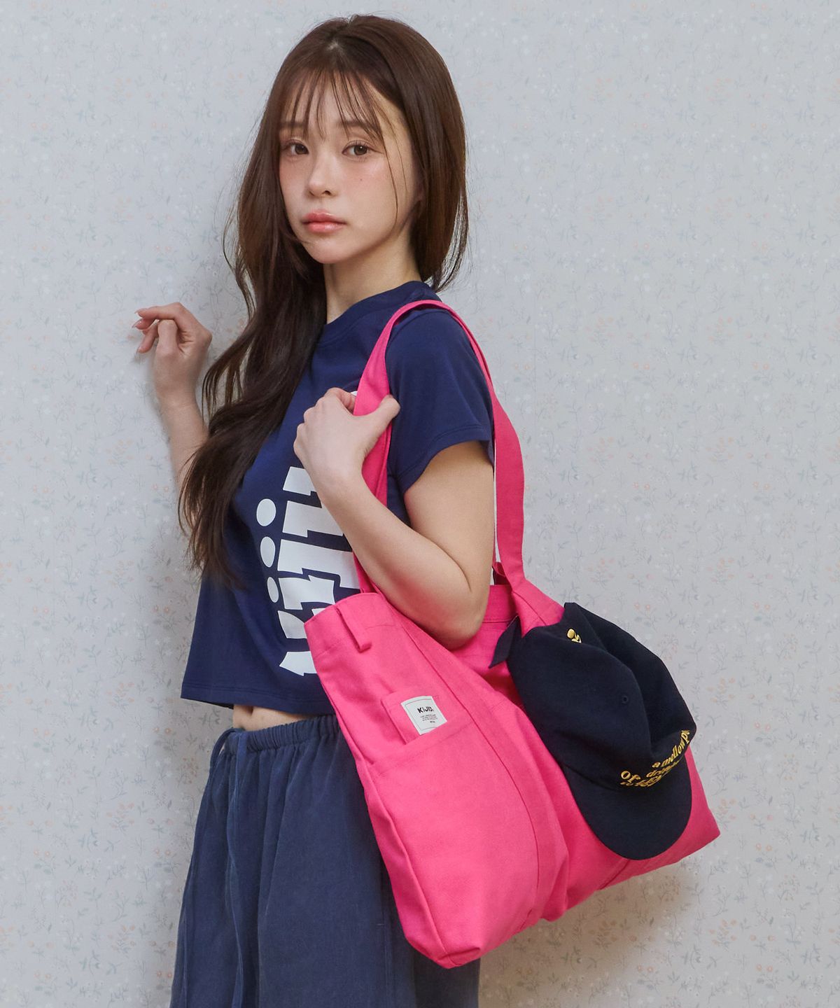 키지코(KIJIKO) Ke906. Angled Pocket Utility Tote Hot Pink