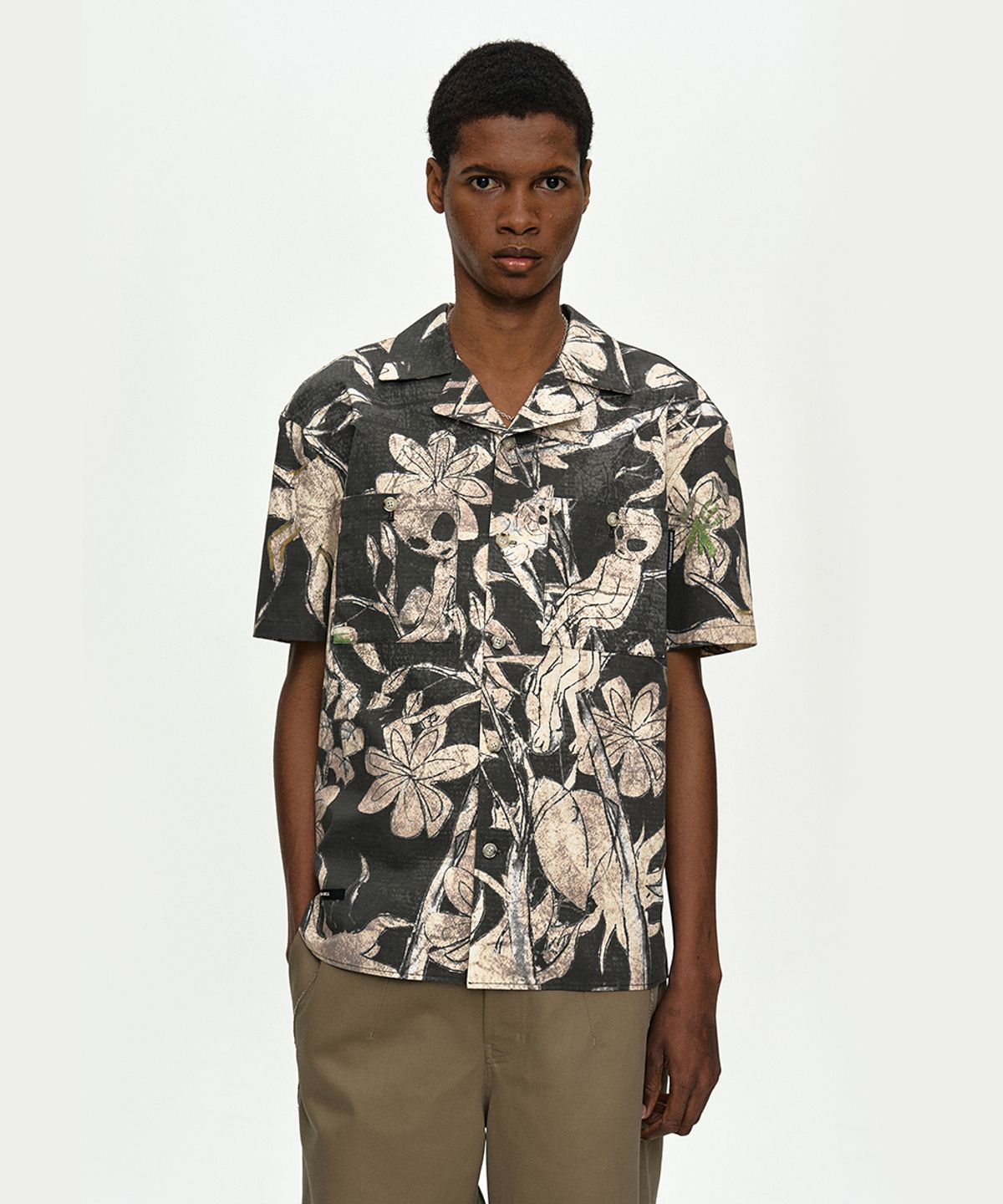 앤더슨벨(ADSB ANDERSSON BELL) FLOWER PRINTED OPEN COLLAR SHIRT atb1529m(BLACK/BEIGE)