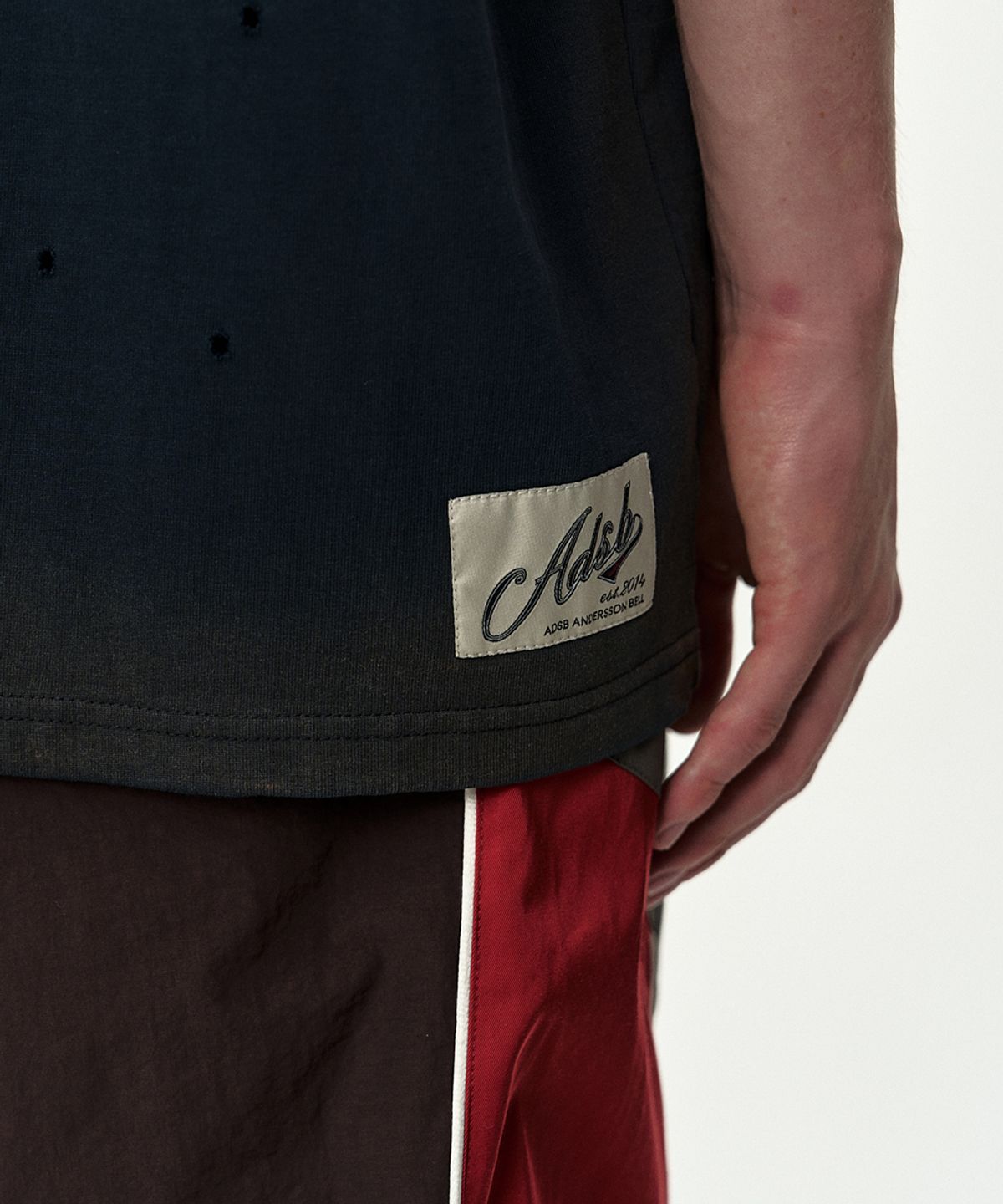 앤더슨벨(ADSB ANDERSSON BELL) GRADIENT DAMAGE WASHED T-SHIRT atb1440m(NAVY)