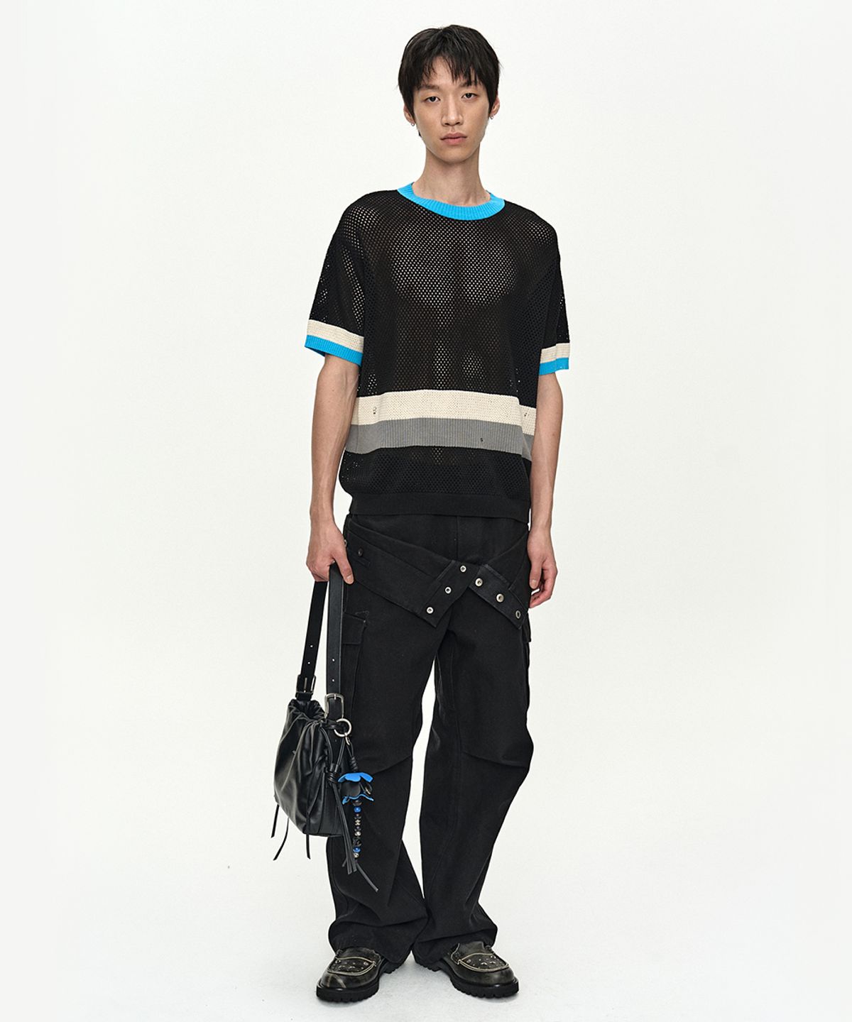 앤더슨벨(ADSB ANDERSSON BELL) COLOR-BLOCKED SHORT SLEEVE CREW-NECK SWEATER atb1541m(BLACK/BLUE)