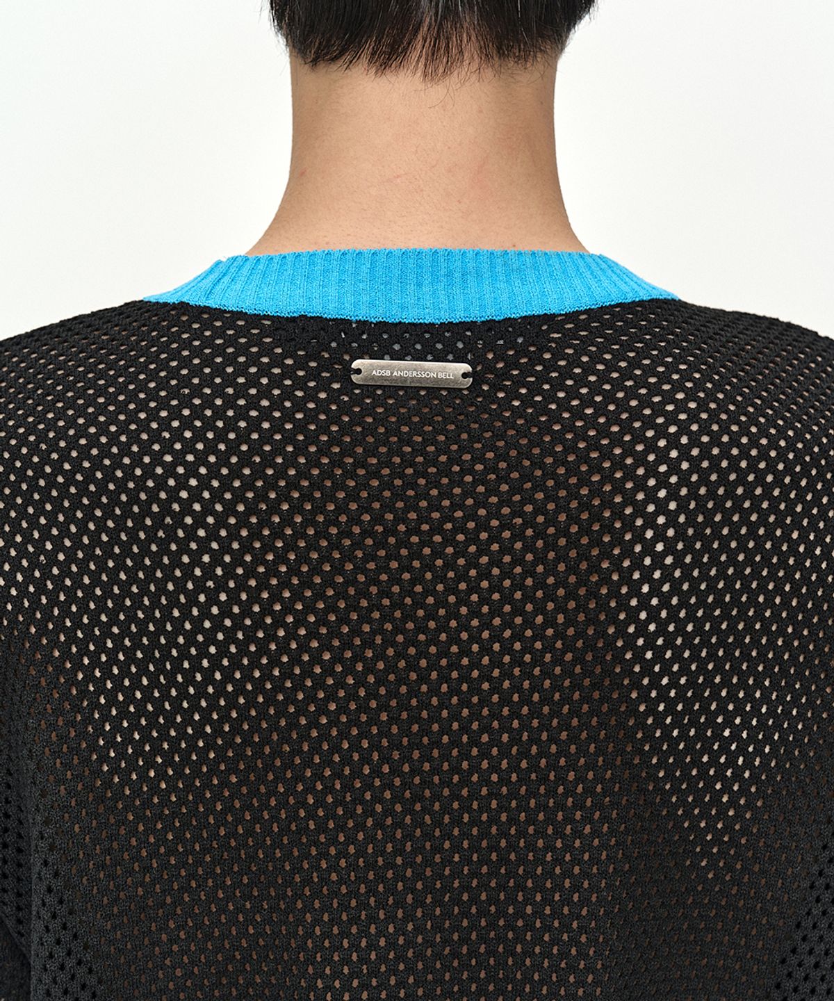 앤더슨벨(ADSB ANDERSSON BELL) COLOR-BLOCKED SHORT SLEEVE CREW-NECK SWEATER atb1541m(BLACK/BLUE)