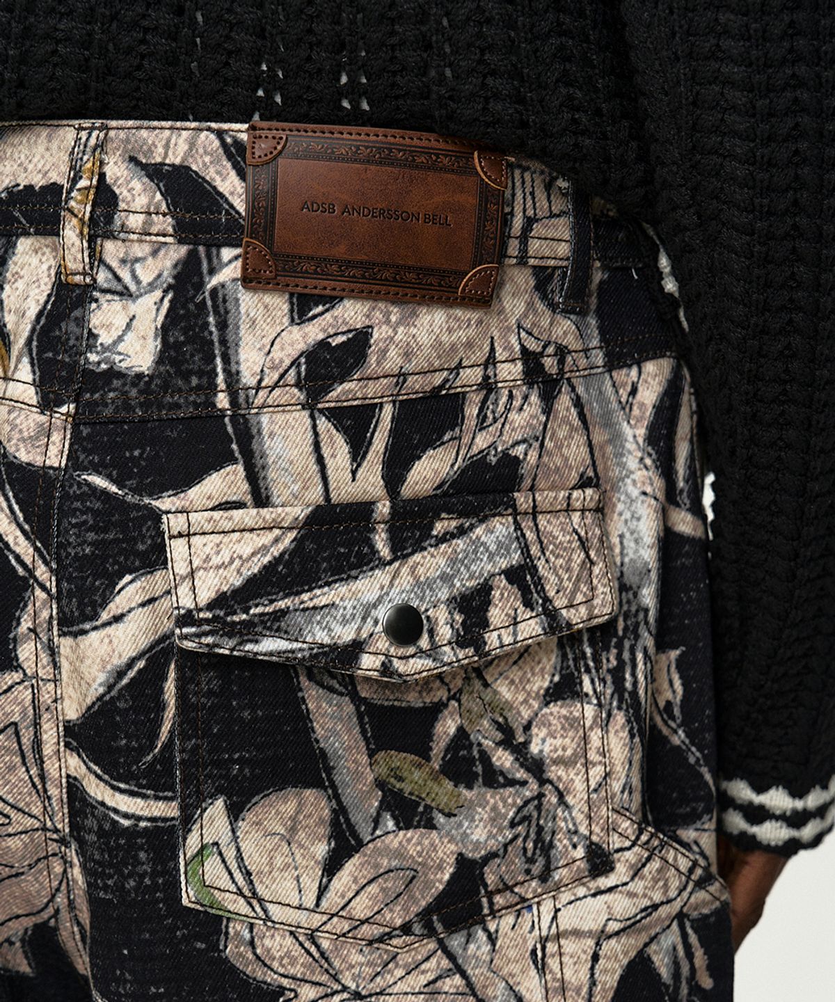 앤더슨벨(ADSB ANDERSSON BELL) FLOWER PRINTED CARPENTER SHORTS apa869m(BLACK/BEIGE)