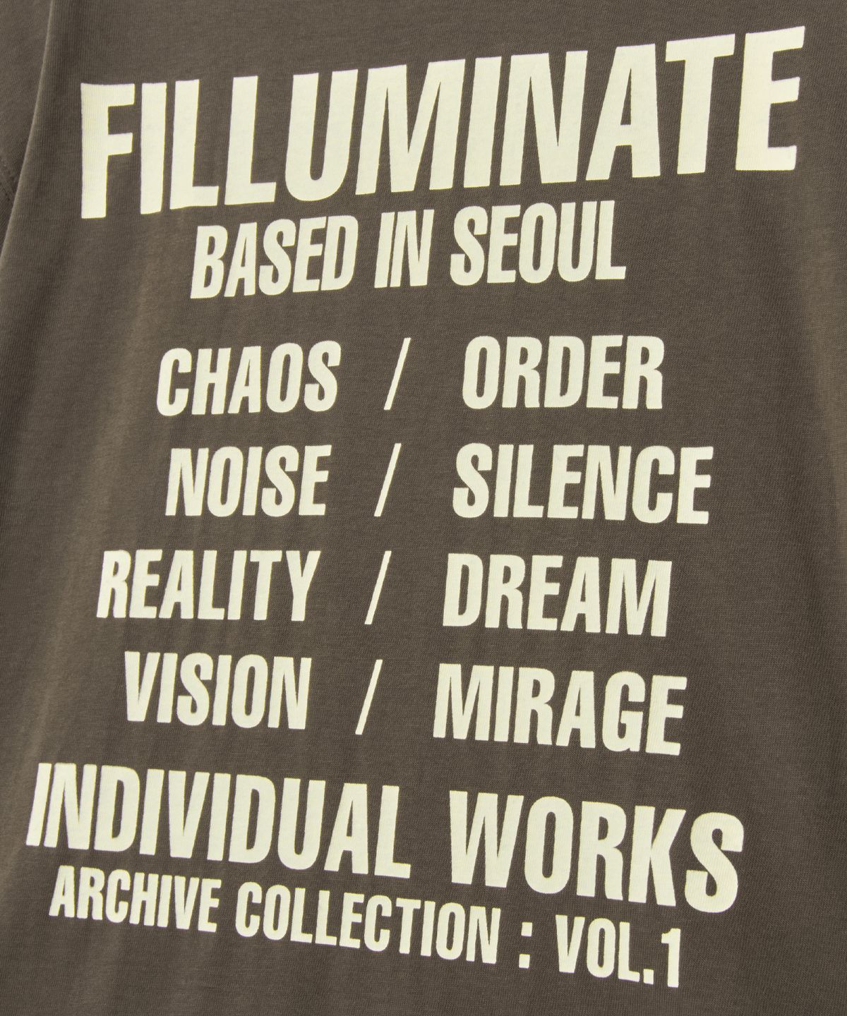 필루미네이트(FILLUMINATE) 콘트라스트 그래픽 티셔츠-브라운