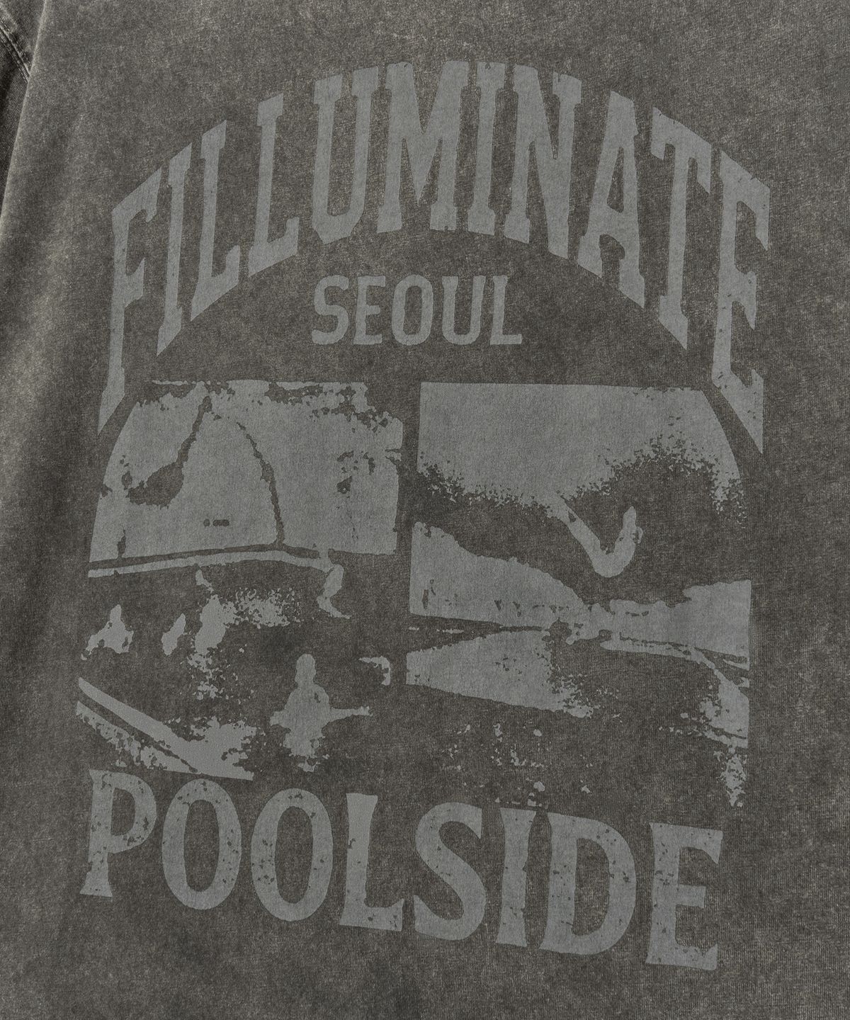 필루미네이트(FILLUMINATE) 모노 풀사이드 티셔츠-차콜