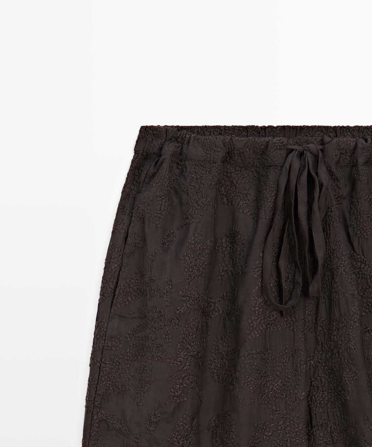 마시모두띠(MASSIMO DUTTI) 플루이드 배럴핏 팬츠 자수 디테일