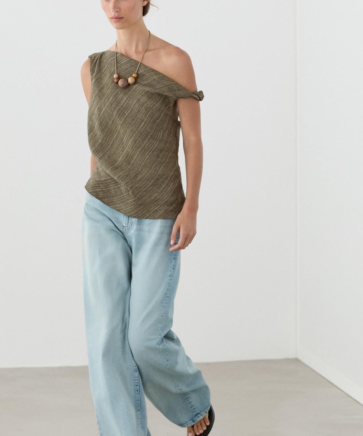 마시모두띠(MASSIMO DUTTI) 100% 린넨 비대칭 토탈 룩 탑
