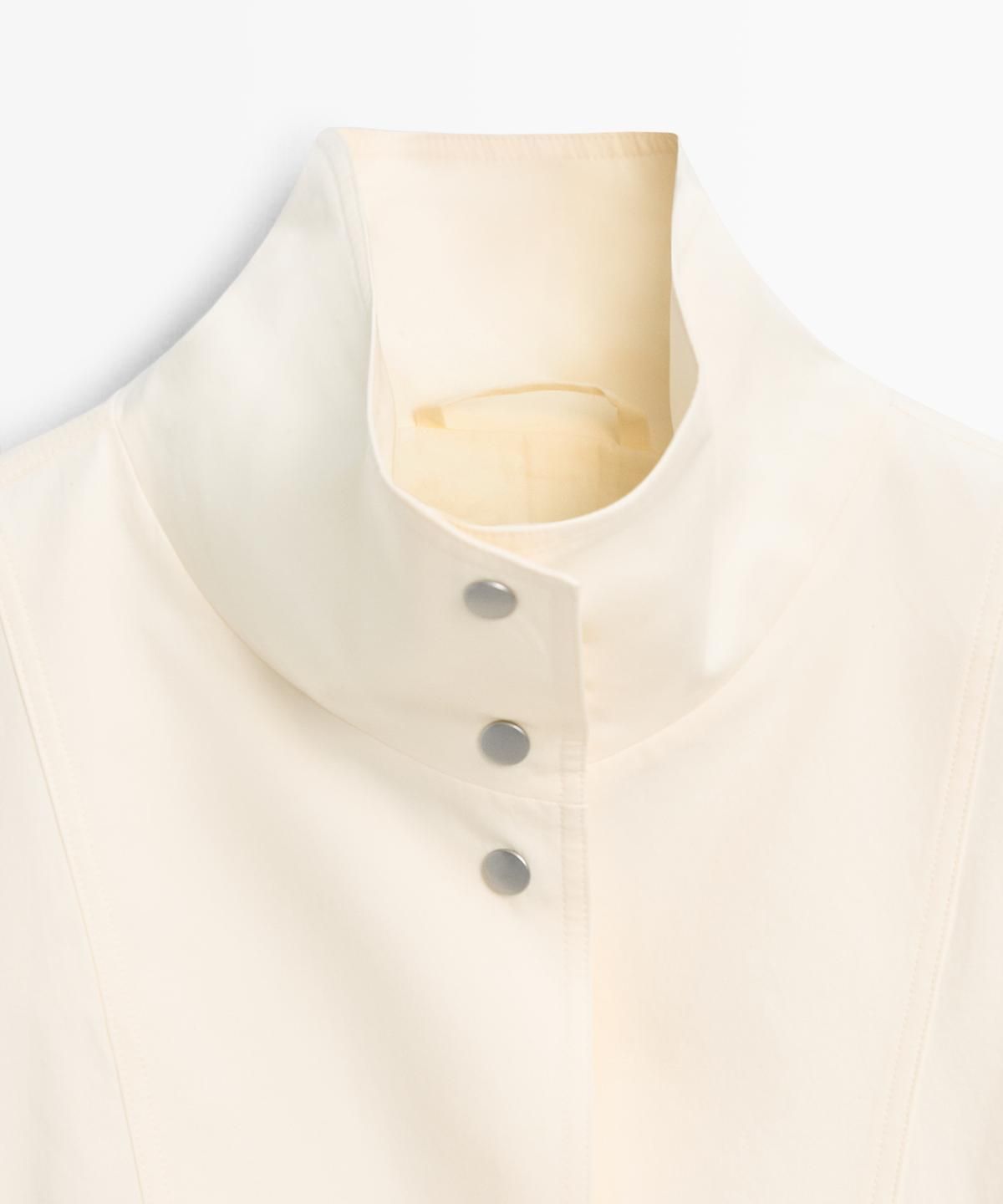 마시모두띠(MASSIMO DUTTI) 스냅 버튼 디테일 봄버 자켓