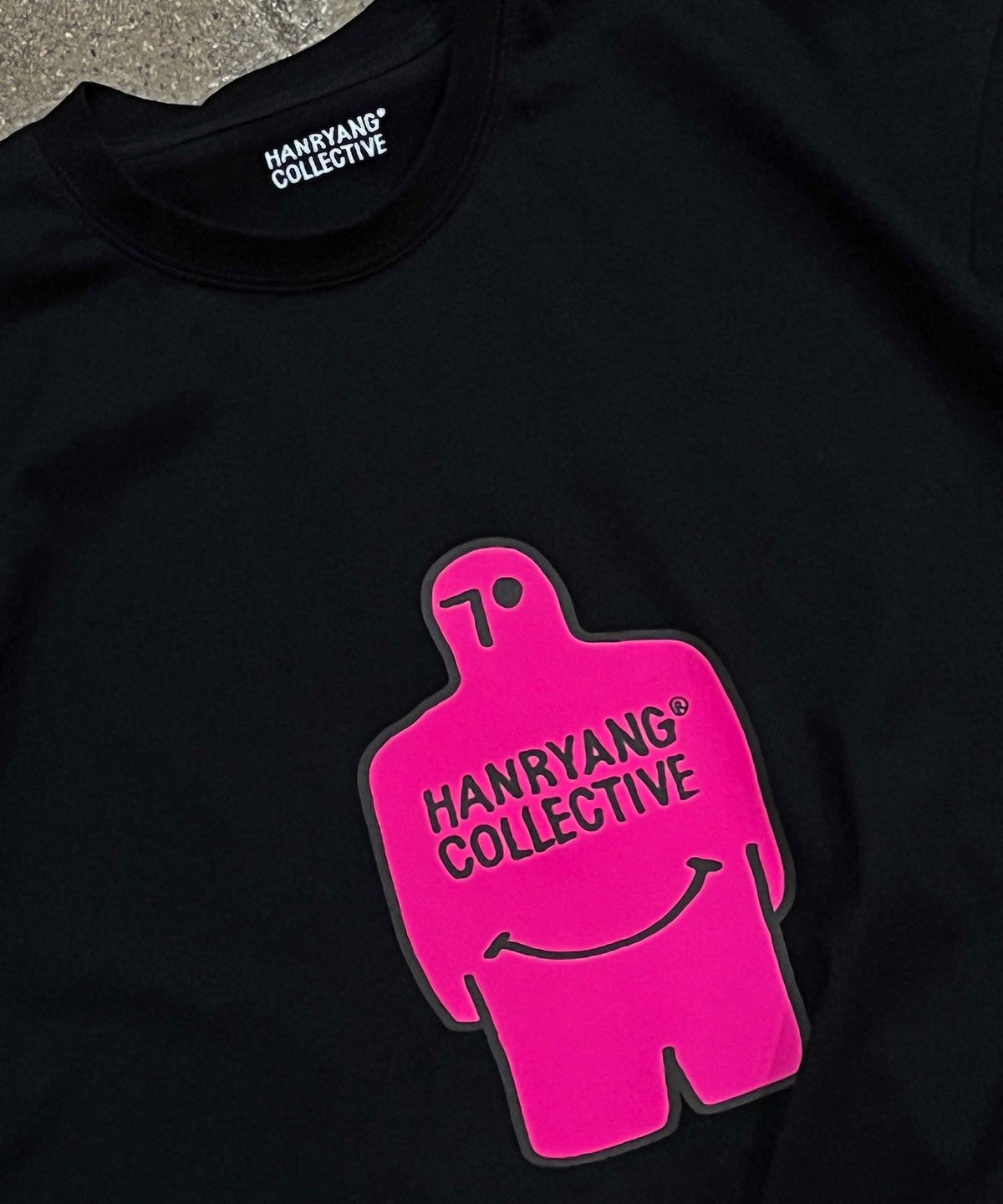 한량 컬렉티브(HANRYANG COLLECTIVE) HR PINK  ICON TEE BLACK