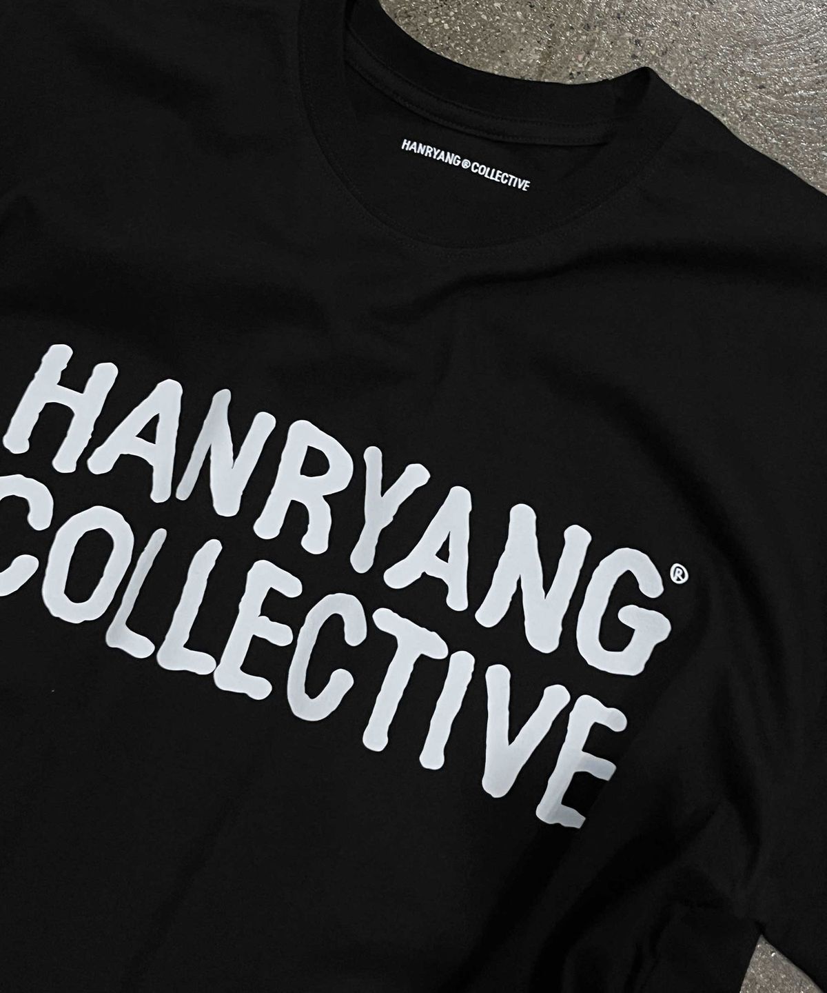 한량 컬렉티브(HANRYANG COLLECTIVE) HR LOGO2 TEE BLACK