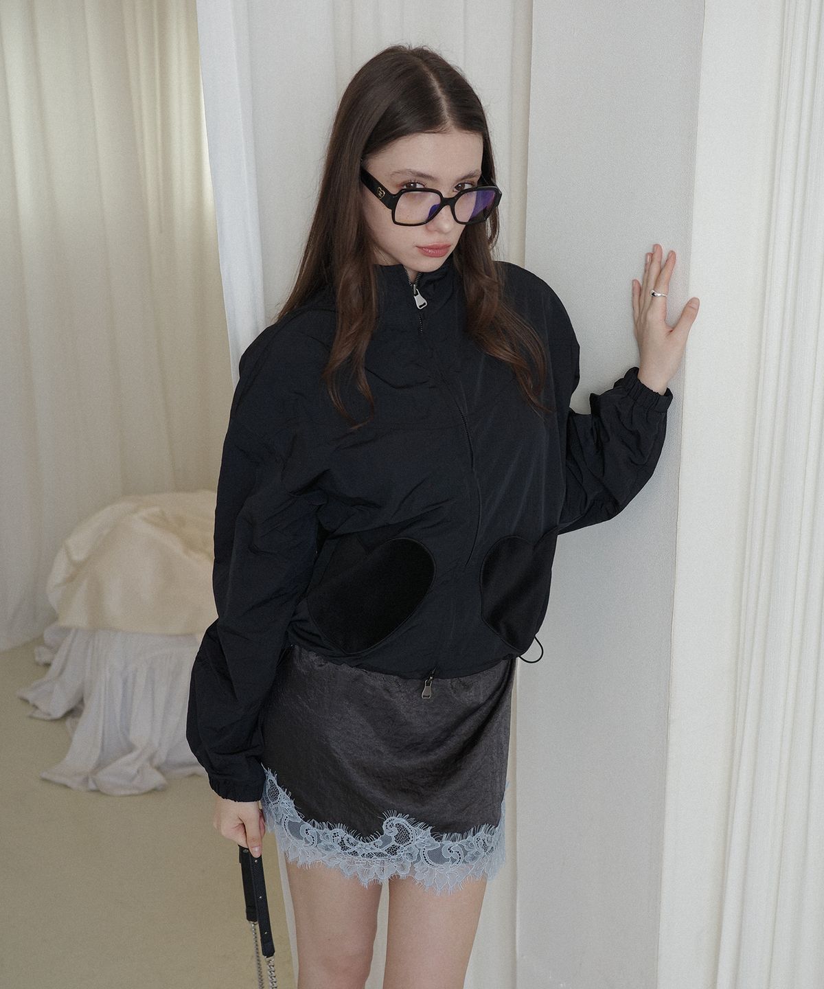 살롱 드 욘(SALON DE YOHN) Banding Lace Satin Skirt_ Charcoal
