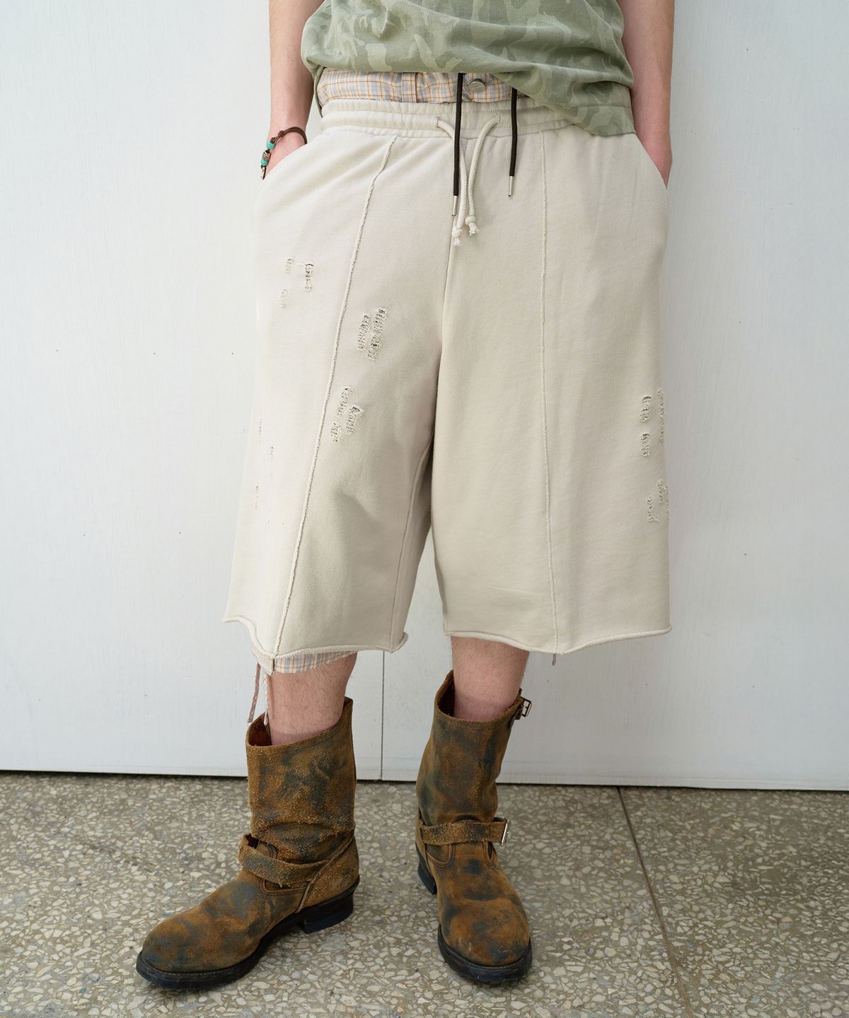 더바이닐하우스(THEVINYLHOUSE) CUT-OFF DAMAGE SHORTS BEIGE