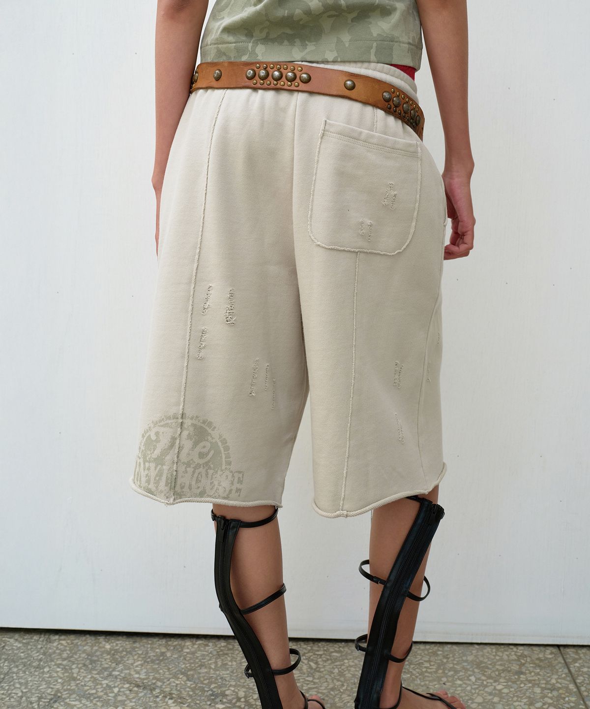 더바이닐하우스(THEVINYLHOUSE) CUT-OFF DAMAGE SHORTS BEIGE