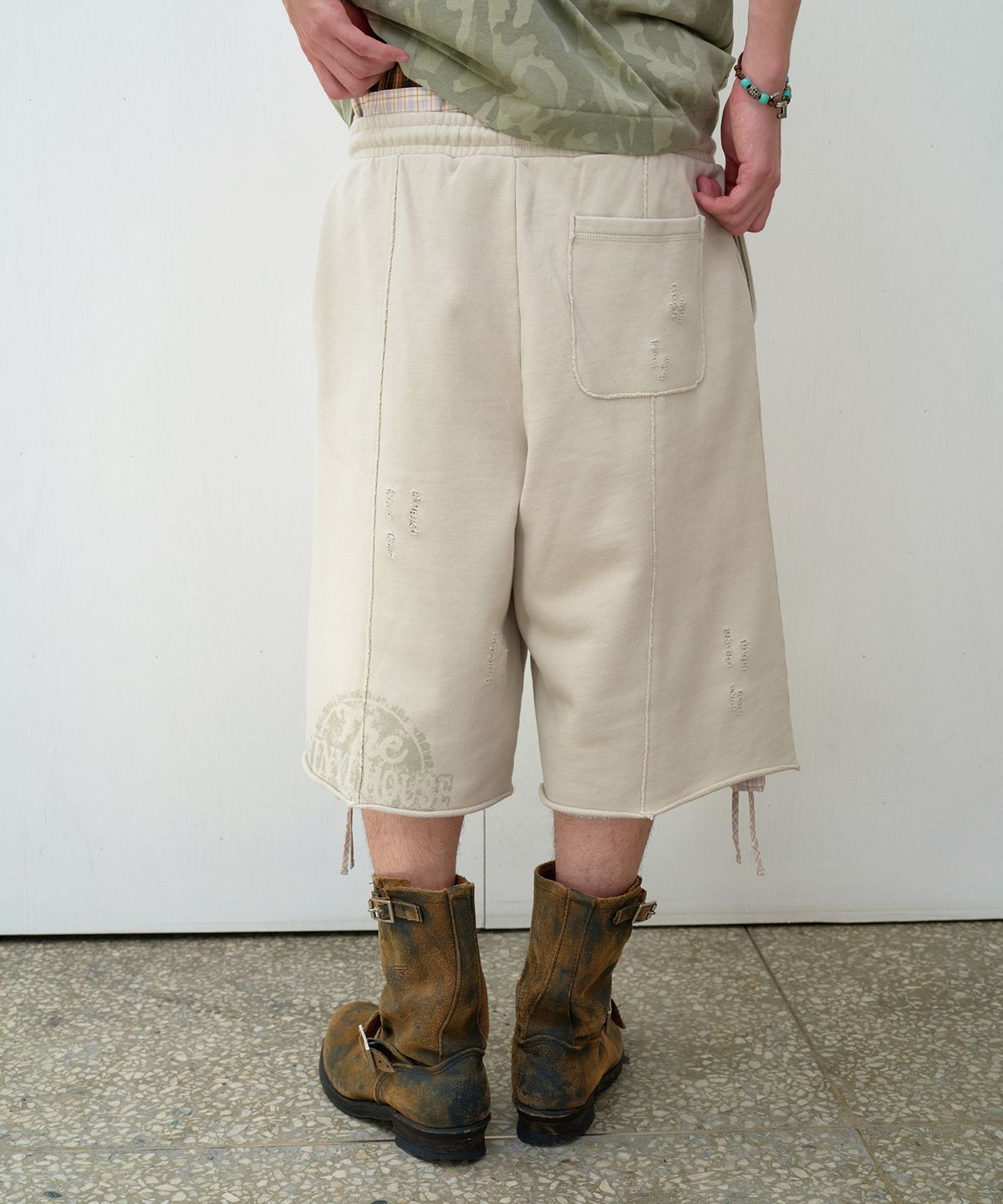 더바이닐하우스(THEVINYLHOUSE) CUT-OFF DAMAGE SHORTS BEIGE