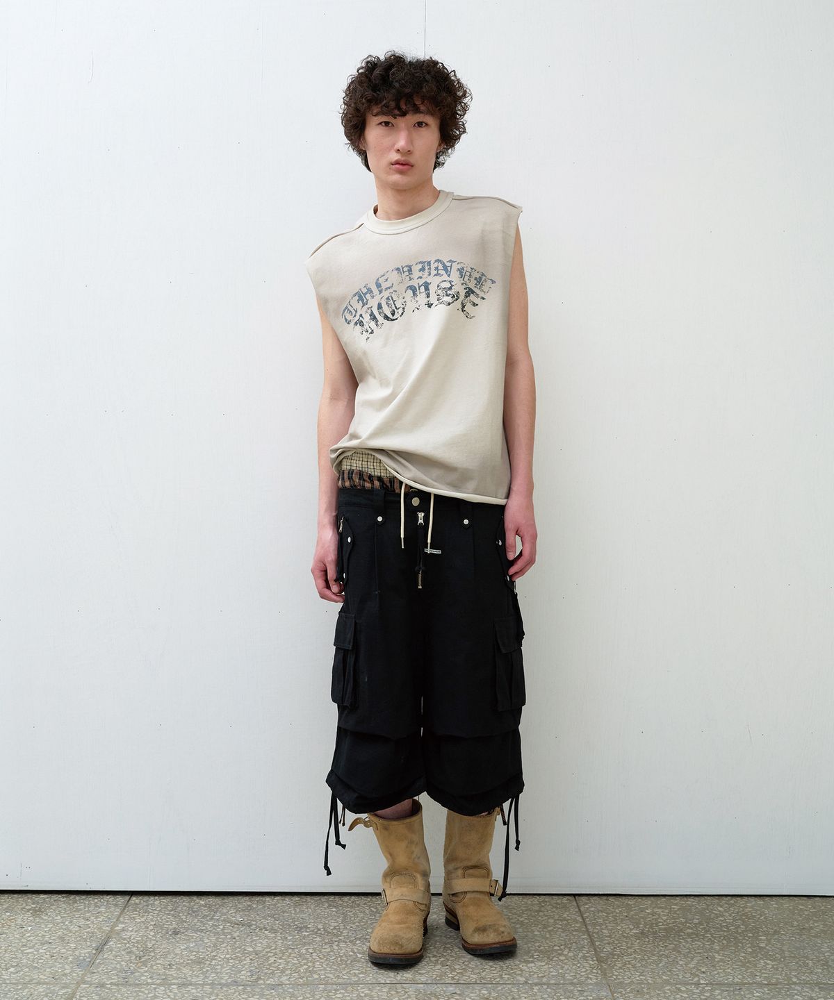 더바이닐하우스(THEVINYLHOUSE) VINYL ARC LOGO SLEEVELESS BEIGE