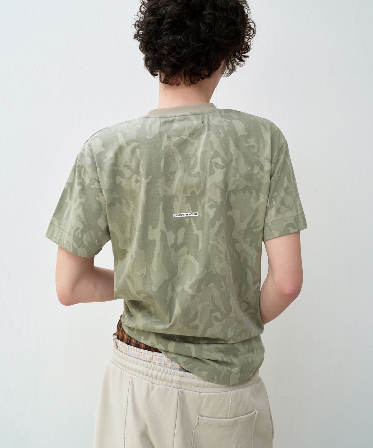 더바이닐하우스(THEVINYLHOUSE) FONT-HOUSE TEE CAMO