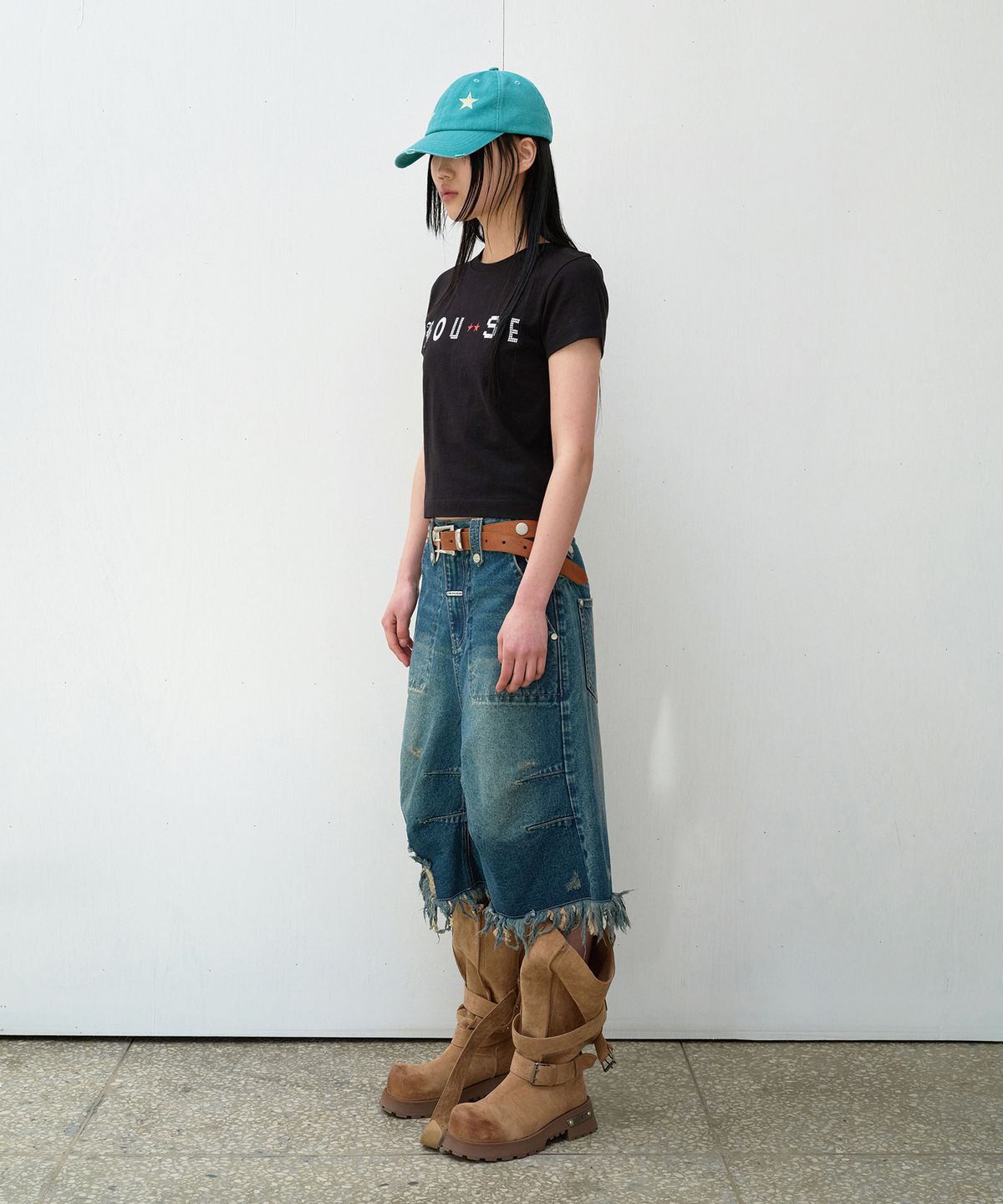 더바이닐하우스(THEVINYLHOUSE) FONT-HOUSE TEE BLACK