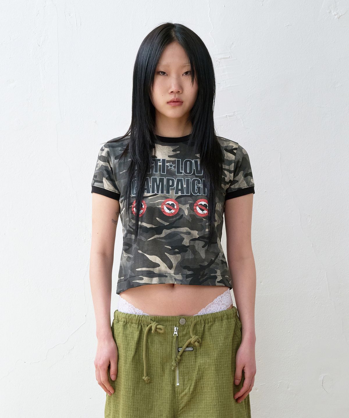 더바이닐하우스(THEVINYLHOUSE) ANTI LOVE CAMO RINGER TEE BLACK