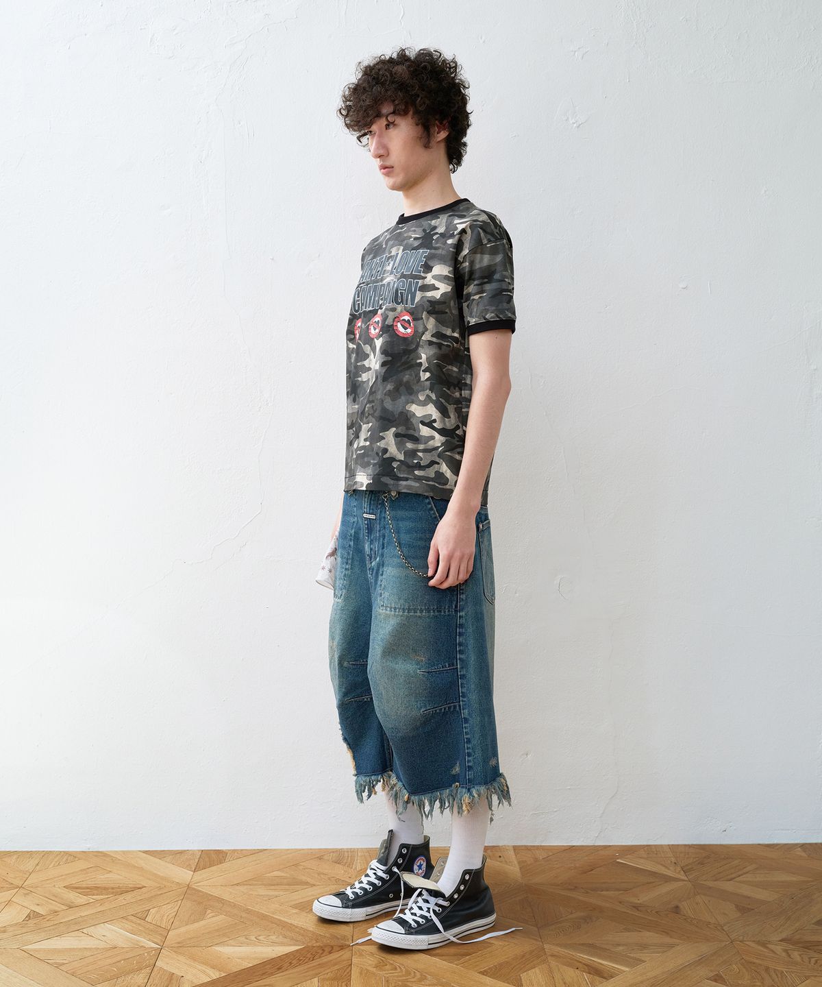 더바이닐하우스(THEVINYLHOUSE) ANTI LOVE CAMO RINGER TEE BLACK