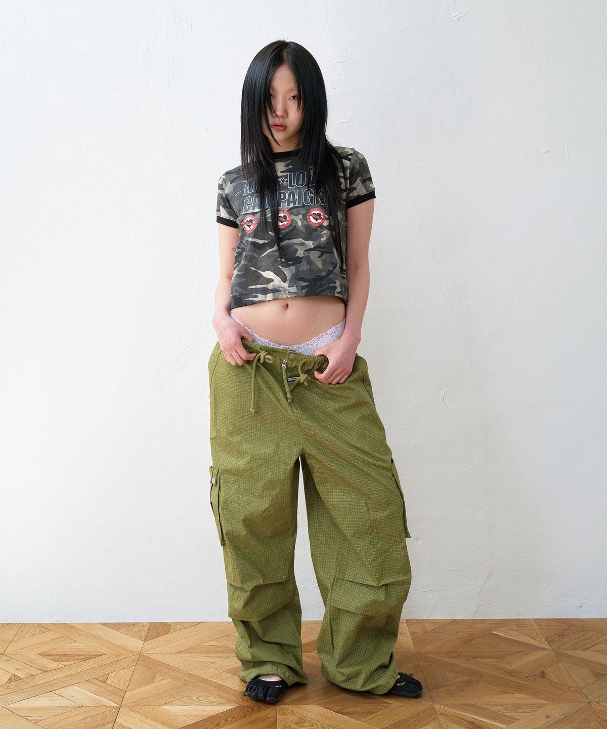 더바이닐하우스(THEVINYLHOUSE) ANTI LOVE CAMO RINGER TEE BLACK
