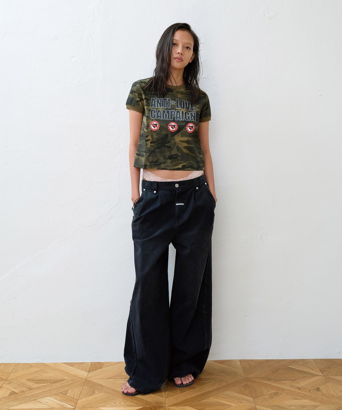 더바이닐하우스(THEVINYLHOUSE) ANTI LOVE CAMO RINGER TEE KHAKI