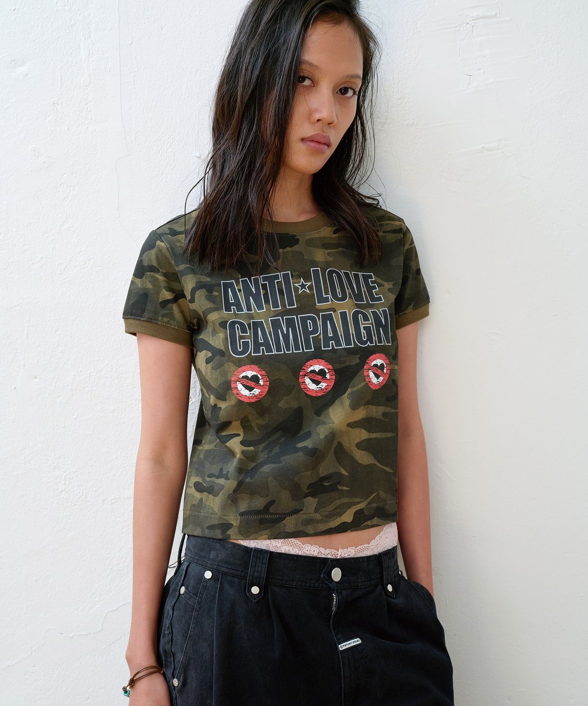 더바이닐하우스(THEVINYLHOUSE) ANTI LOVE CAMO RINGER TEE KHAKI