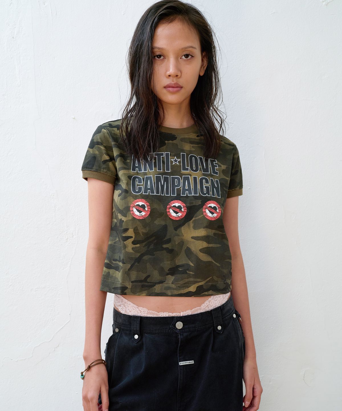 더바이닐하우스(THEVINYLHOUSE) ANTI LOVE CAMO RINGER TEE KHAKI