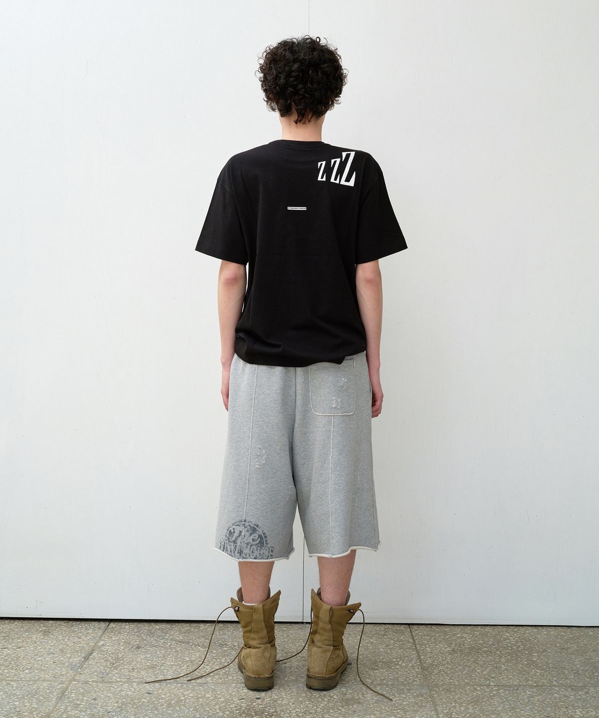 더바이닐하우스(THEVINYLHOUSE) THE LAZY TEE BLACK