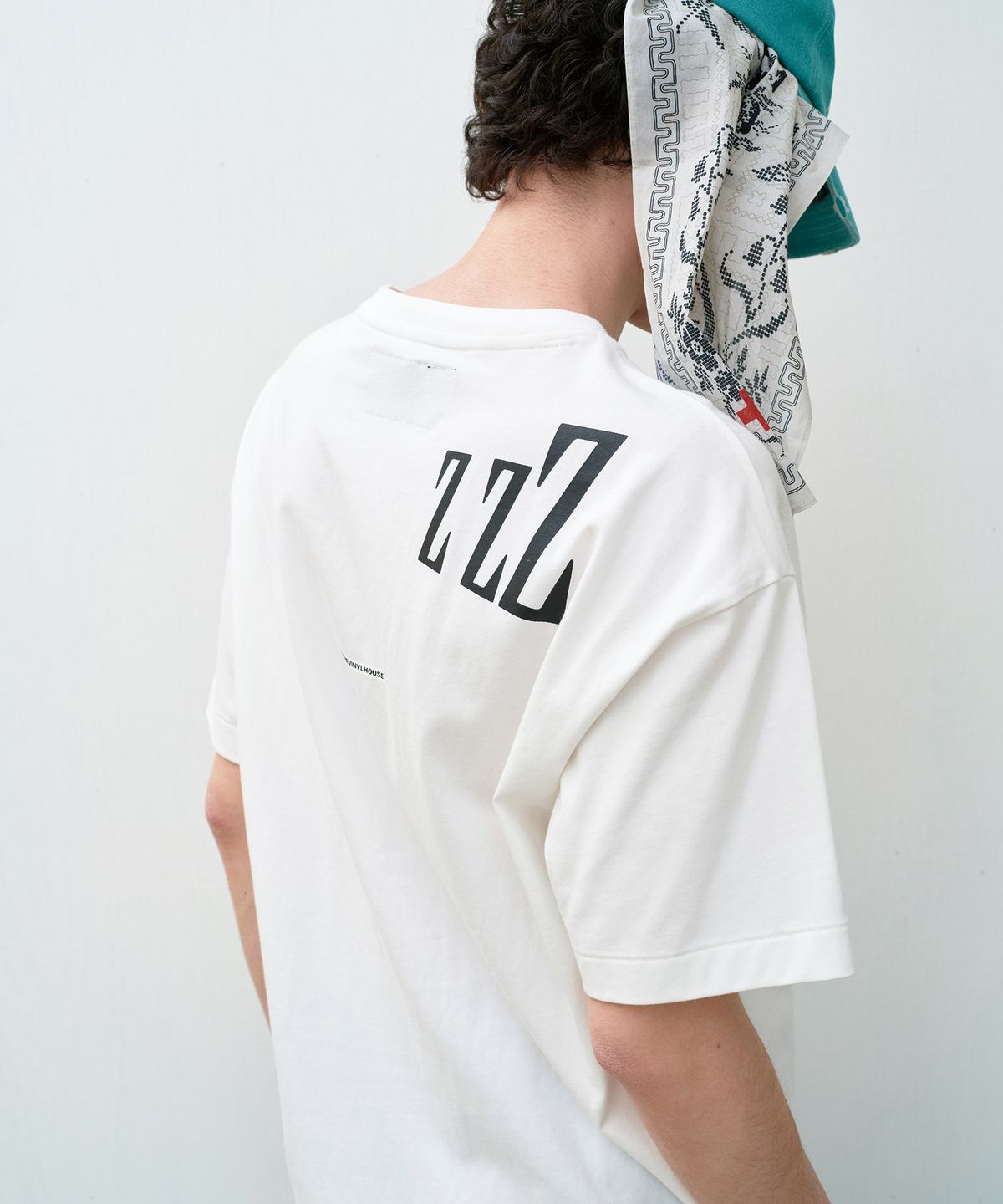 더바이닐하우스(THEVINYLHOUSE) THE LAZY TEE WHITE