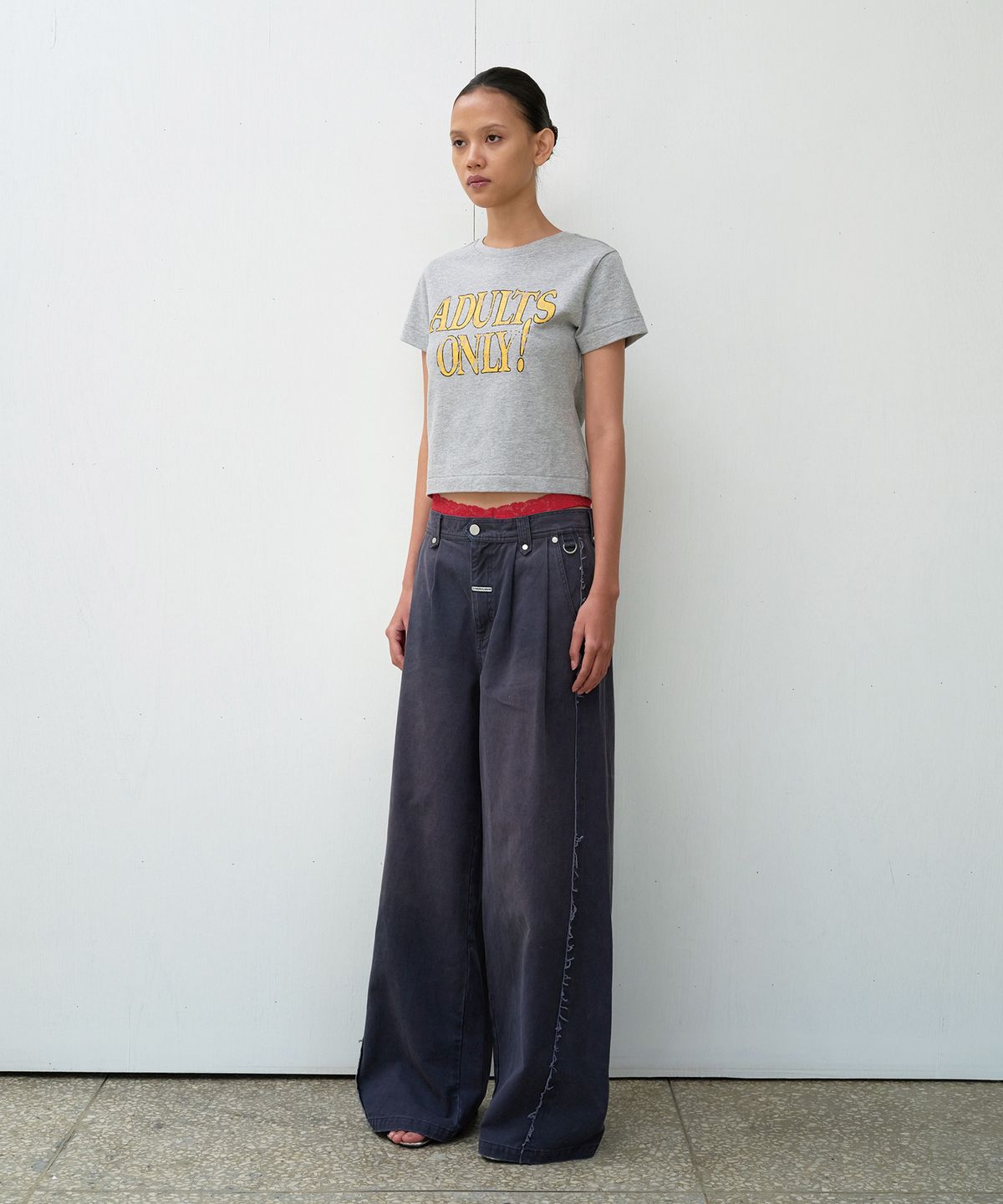 더바이닐하우스(THEVINYLHOUSE) ADULTS ONLY TEE GREY