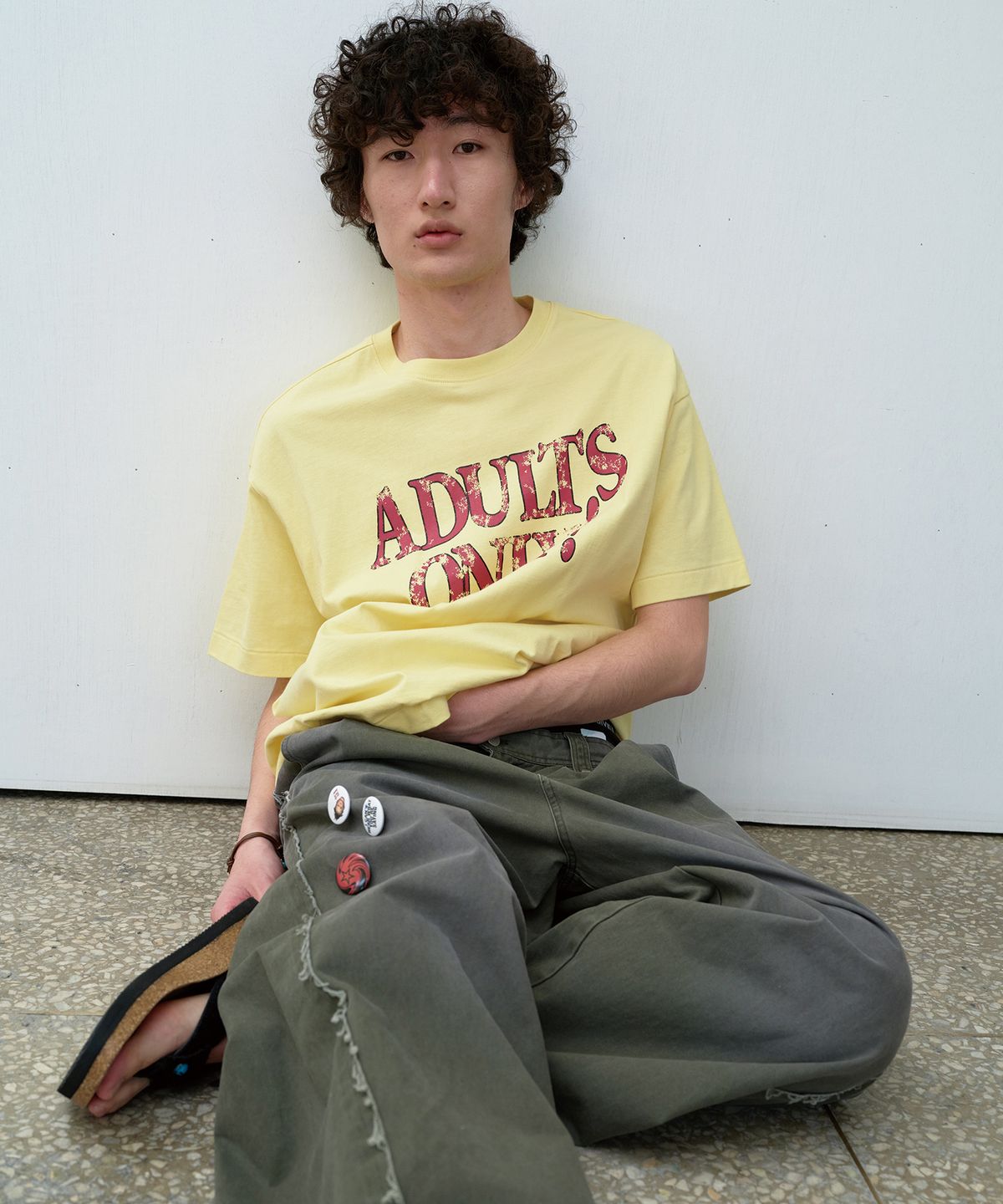 더바이닐하우스(THEVINYLHOUSE) ADULTS ONLY TEE YELLOW