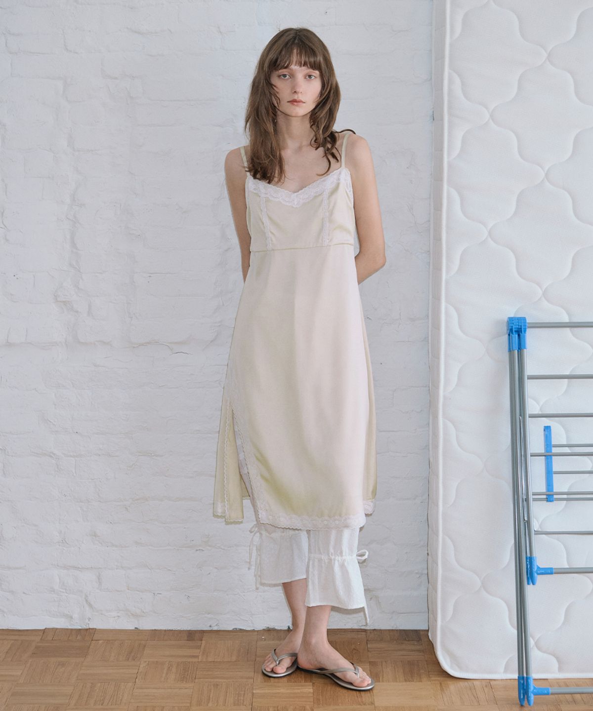시눈(SINOON) Satin Lace Ribbon Onepiece (Cream)