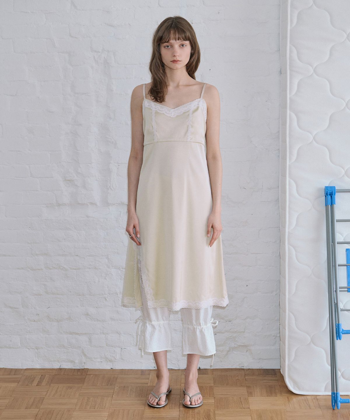 시눈(SINOON) Satin Lace Ribbon Onepiece (Cream)