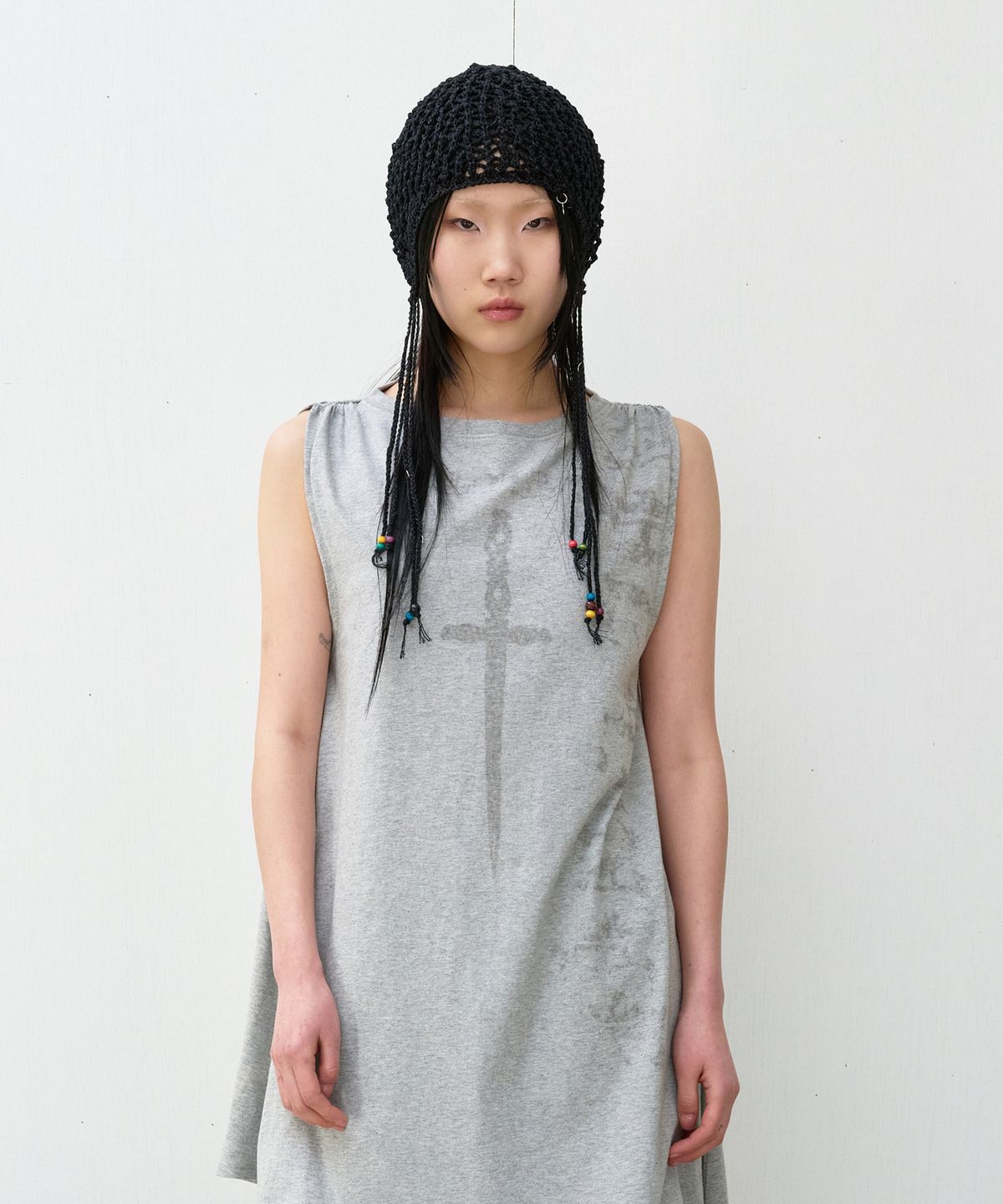 더바이닐하우스(THEVINYLHOUSE) BEADED CROCHET BEANIE (W) BLACK