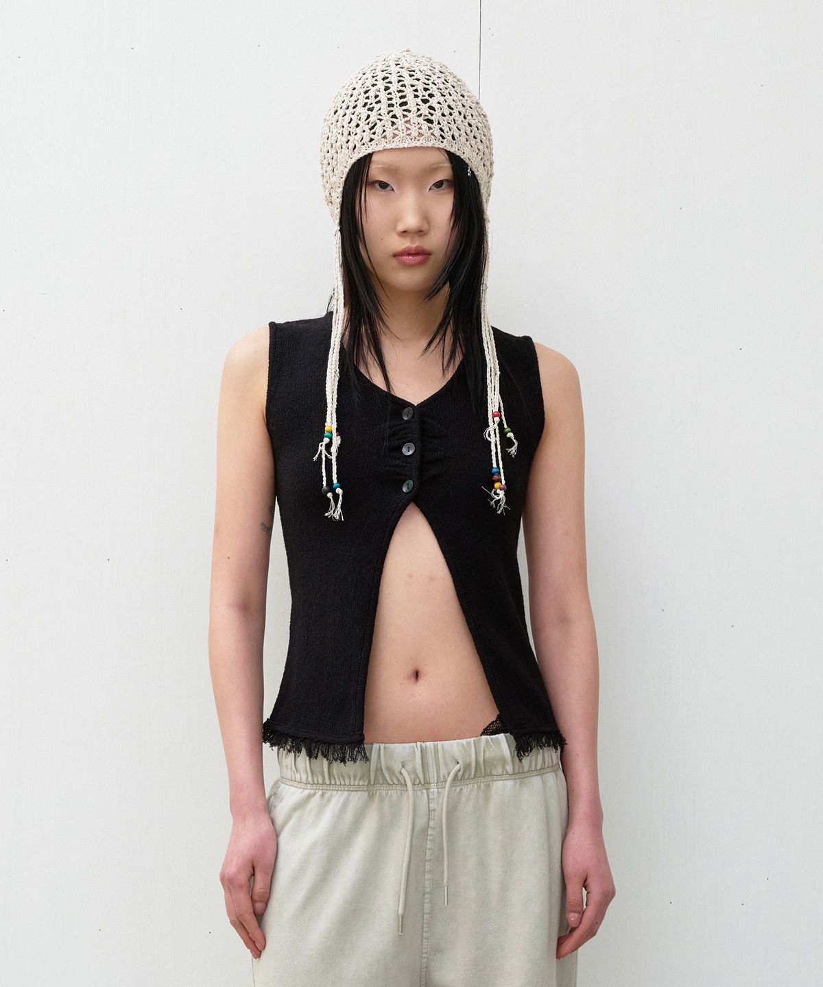 더바이닐하우스(THEVINYLHOUSE) BEADED CROCHET BEANIE (W) IVORY