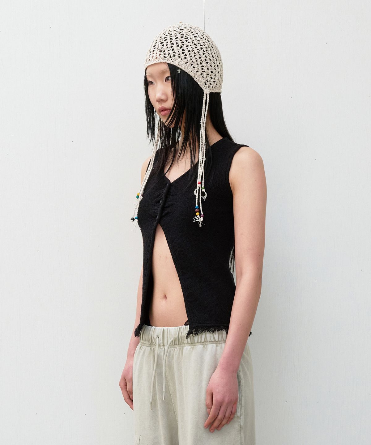 더바이닐하우스(THEVINYLHOUSE) BEADED CROCHET BEANIE (W) IVORY