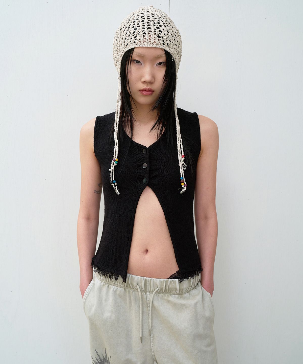 더바이닐하우스(THEVINYLHOUSE) BEADED CROCHET BEANIE (W) IVORY