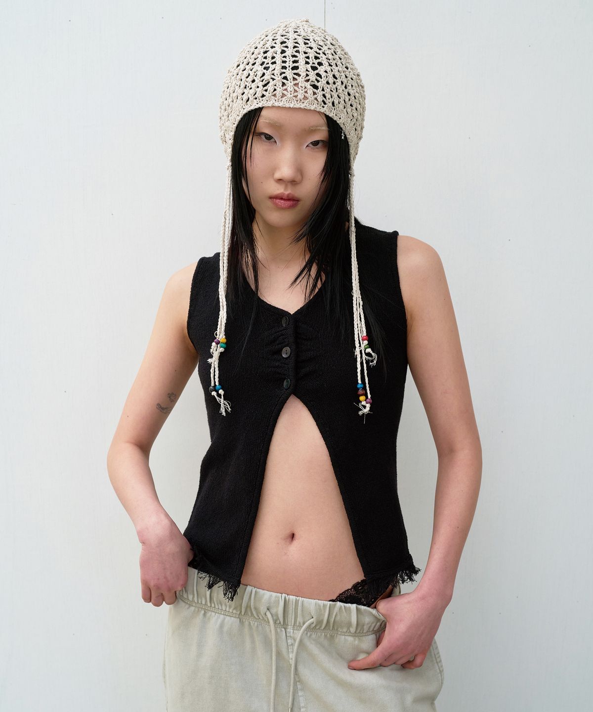 더바이닐하우스(THEVINYLHOUSE) BEADED CROCHET BEANIE (W) IVORY