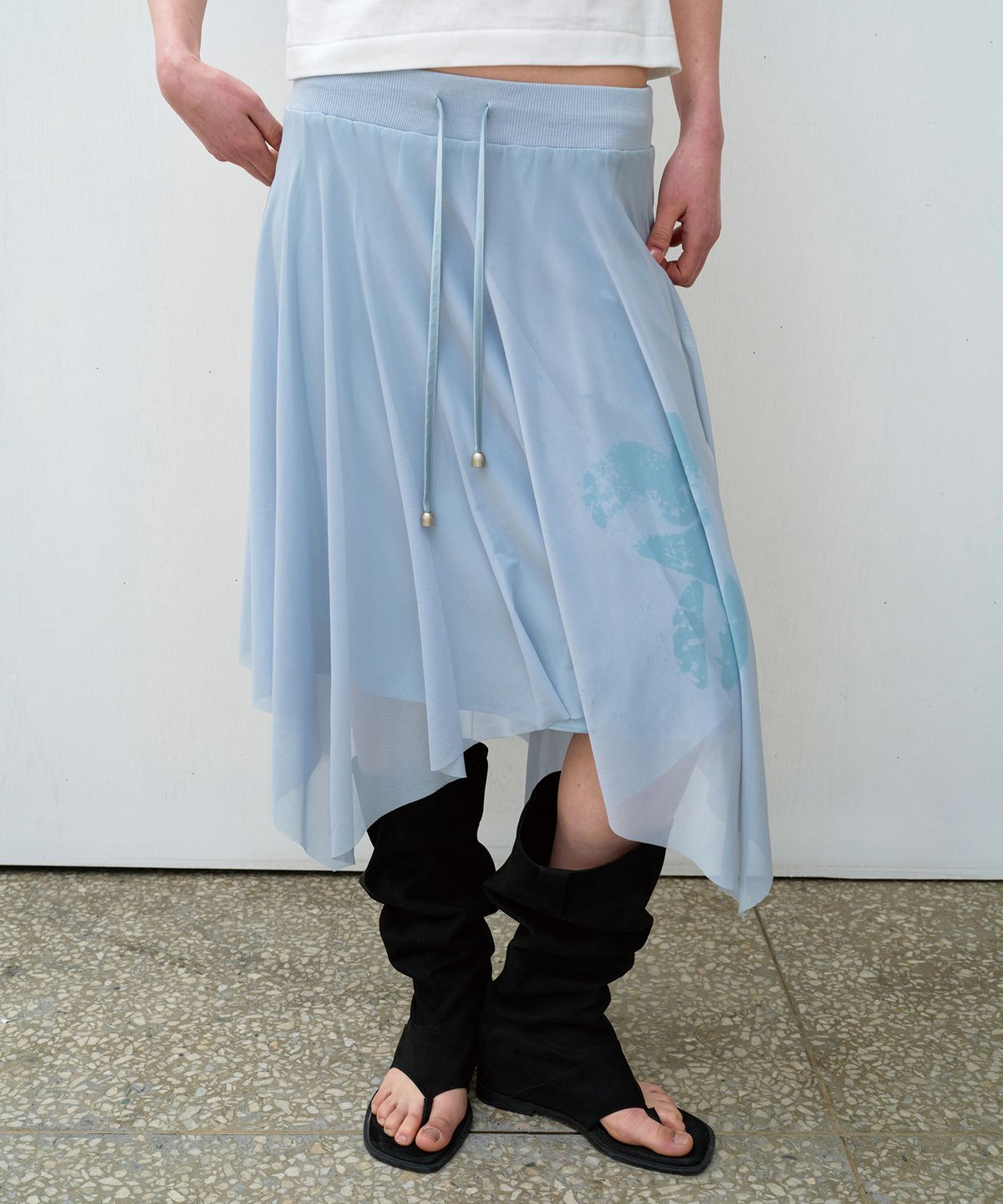 더바이닐하우스(THEVINYLHOUSE) MESH LAYERED SKIRT (W) BLUE
