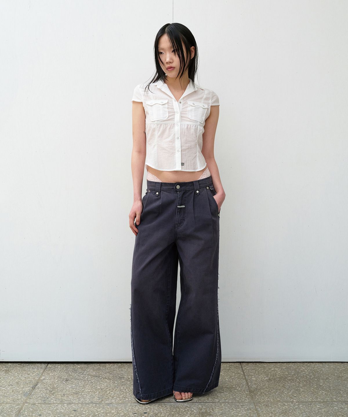 더바이닐하우스(THEVINYLHOUSE) PETIT HALF SHIRTS (W) WHITE