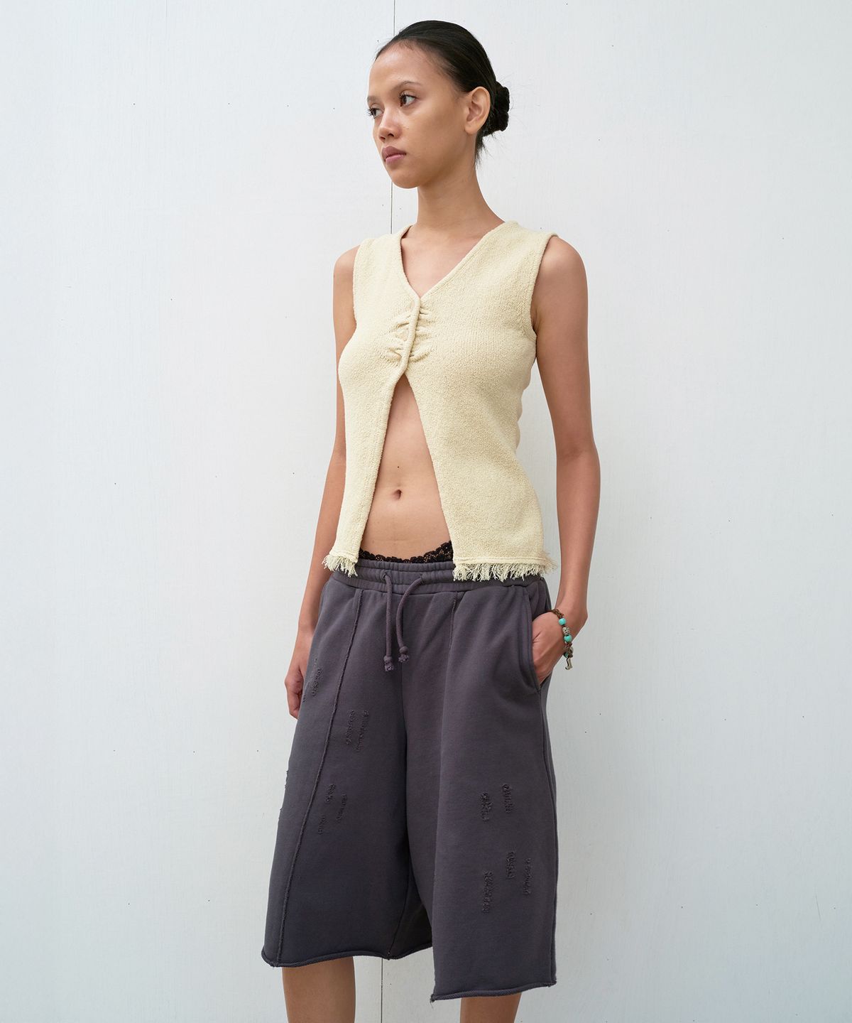 더바이닐하우스(THEVINYLHOUSE) BUTTON KNIT VEST (W) IVORY