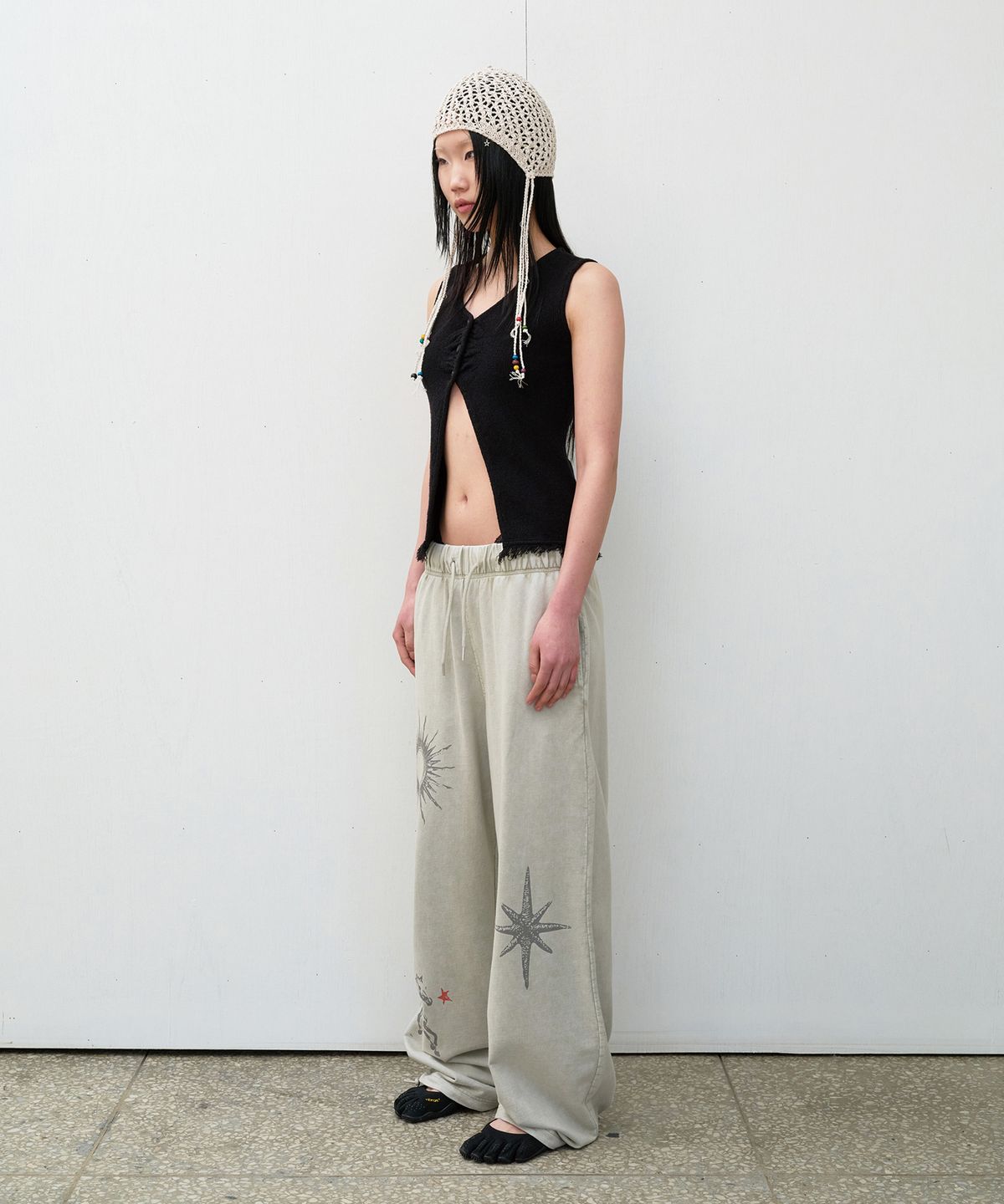 더바이닐하우스(THEVINYLHOUSE) BUTTON KNIT VEST (W) BLACK