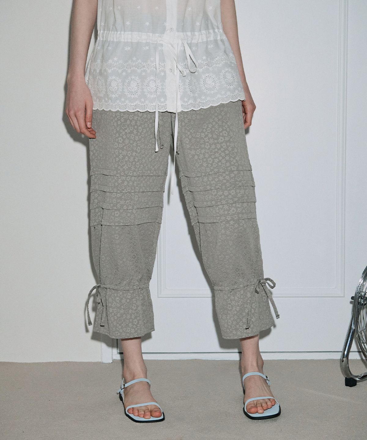 시눈(SINOON) Eyelet Ribbon Pants (Grey)