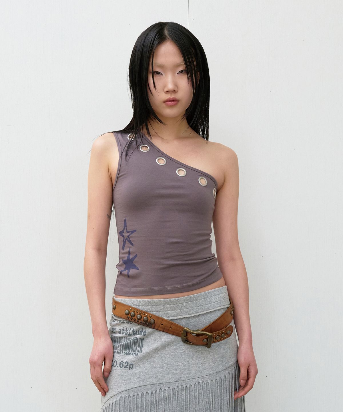 더바이닐하우스(THEVINYLHOUSE) EYELET ONE SHOULDER SLEEVELESS (W) CHARCOAL