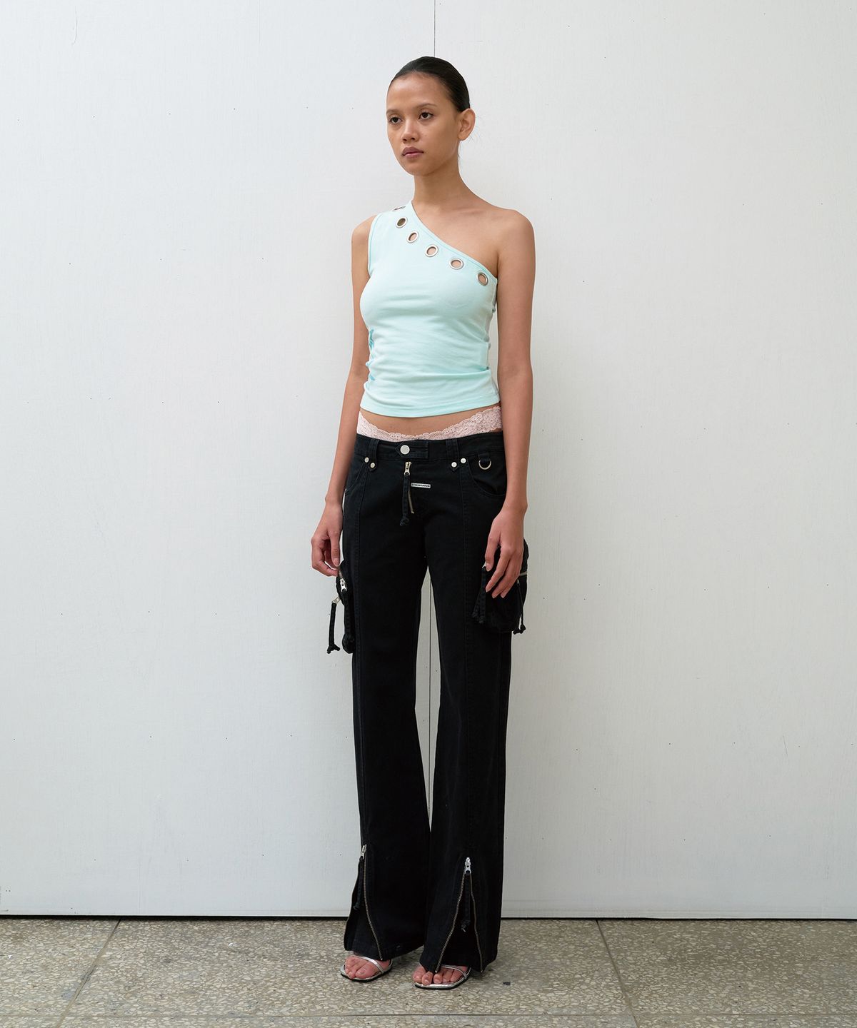 더바이닐하우스(THEVINYLHOUSE) EYELET ONE SHOULDER SLEEVELESS (W) MINT