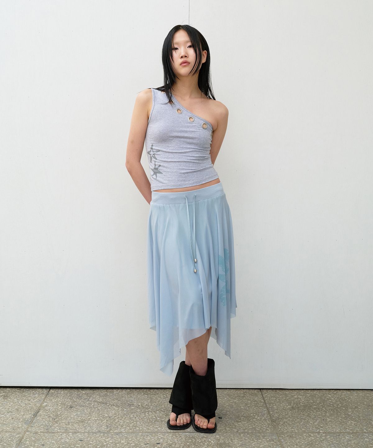 더바이닐하우스(THEVINYLHOUSE) EYELET ONE SHOULDER SLEEVELESS (W) GREY