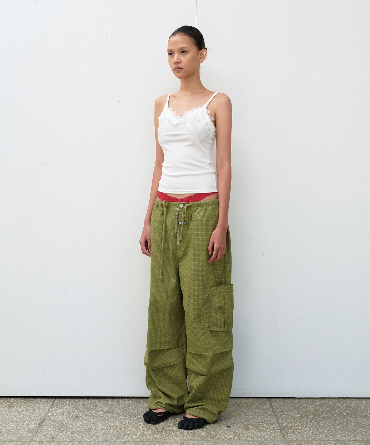 더바이닐하우스(THEVINYLHOUSE) NO RUSH LACE SLEEVELESS (W) IVORY