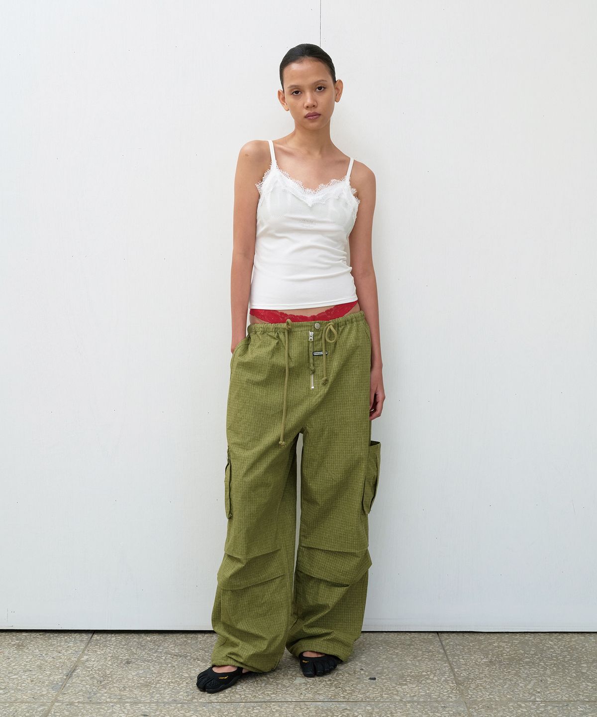 더바이닐하우스(THEVINYLHOUSE) NO RUSH LACE SLEEVELESS (W) IVORY