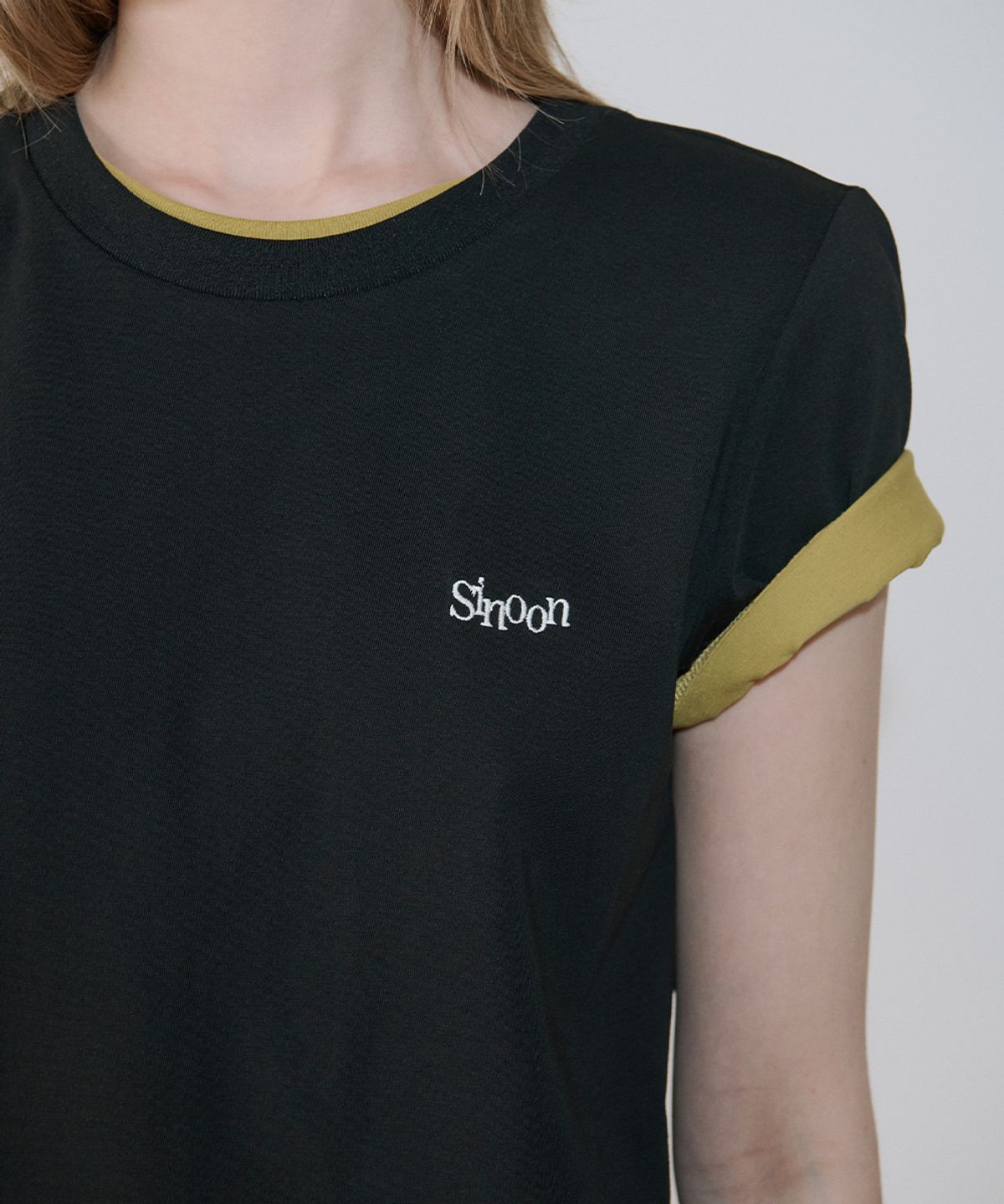 시눈(SINOON) Logo Basic T-Shirt (Black)