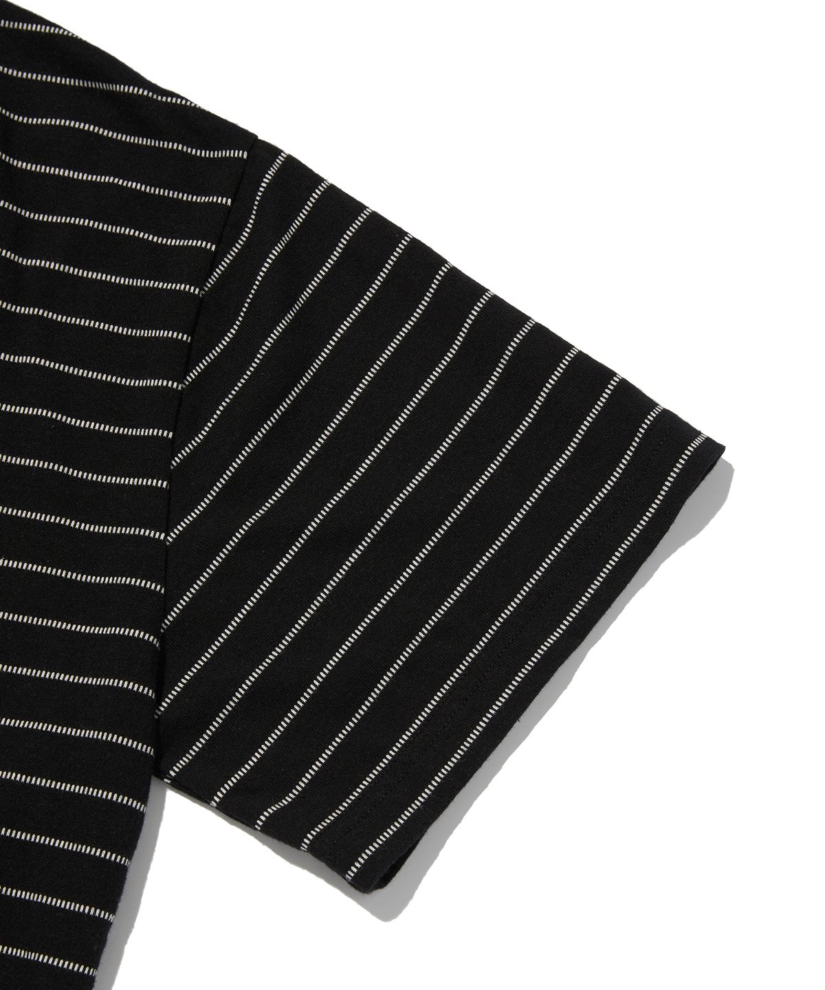 스웨이드(SUADE) TEXTURED POCKET TEE [BLACK WHITE]