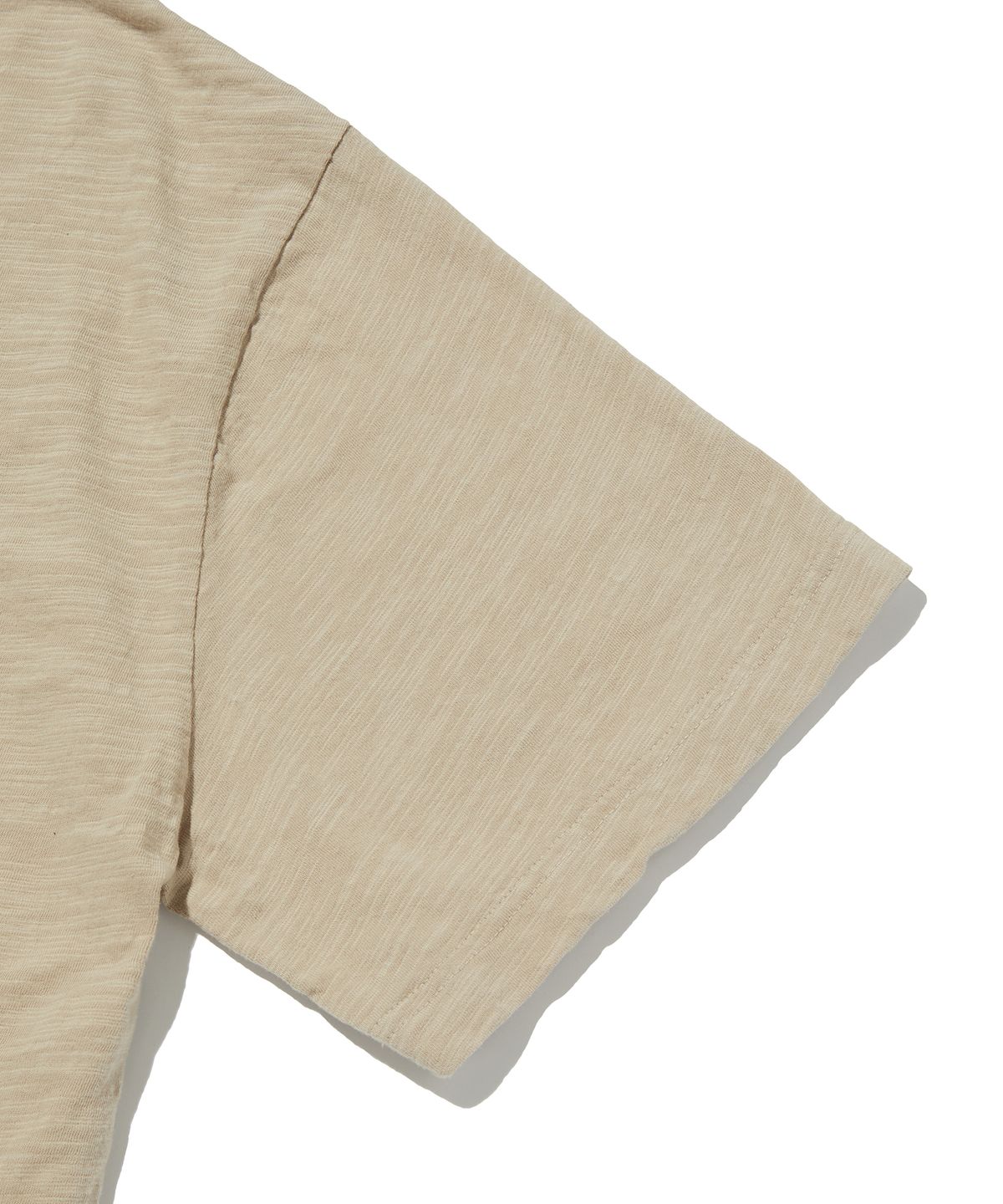 스웨이드(SUADE) TEXTURED POCKET TEE [BEIGE]